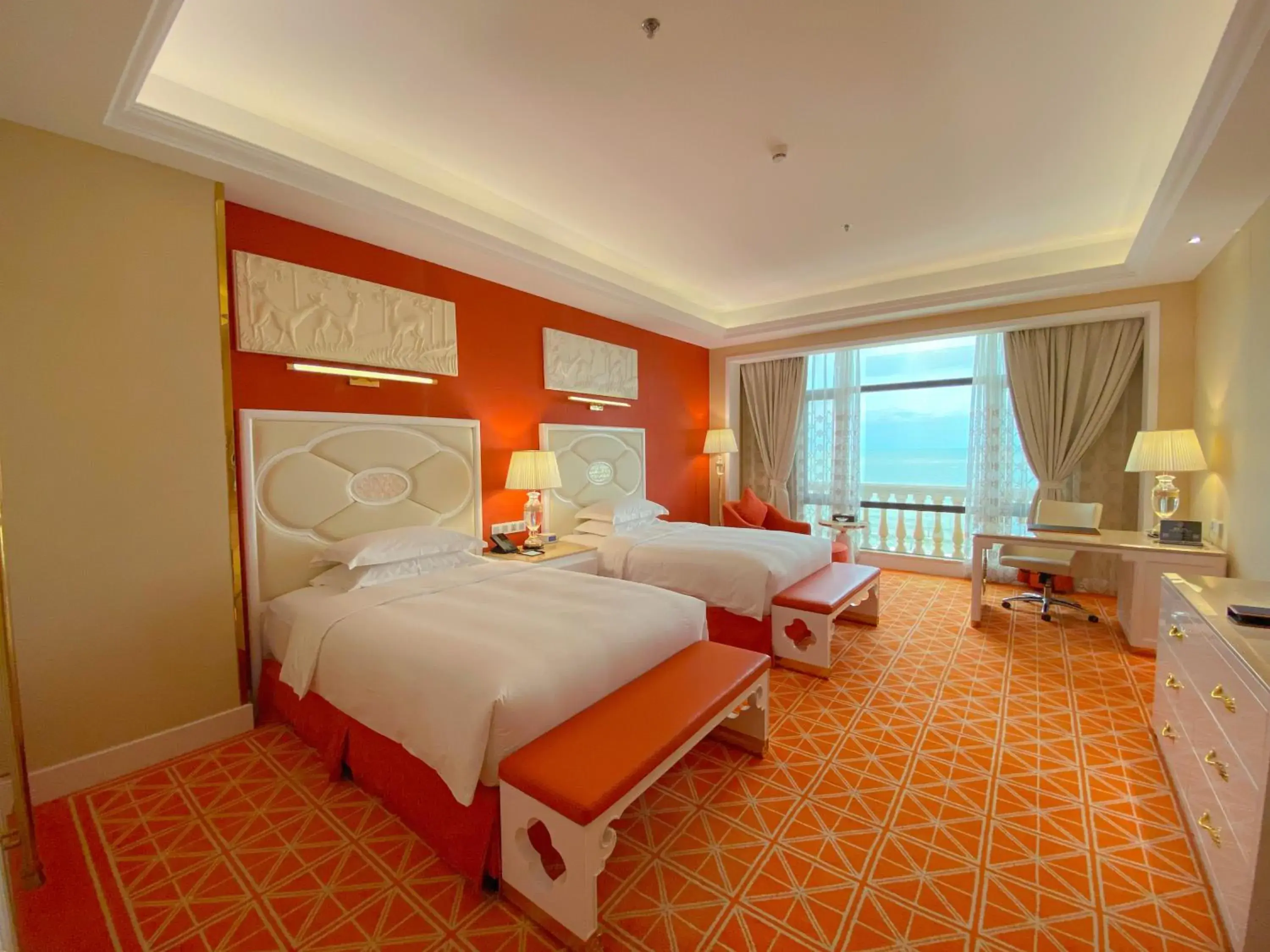 Deluxe Twin Room with Sea View in Continental Xin Hao Hotel and Resort 洲际新濠酒店 Deluxe Twin Room with Sea View in Continental Xin Hao Hotel and Resort 洲际新濠酒店