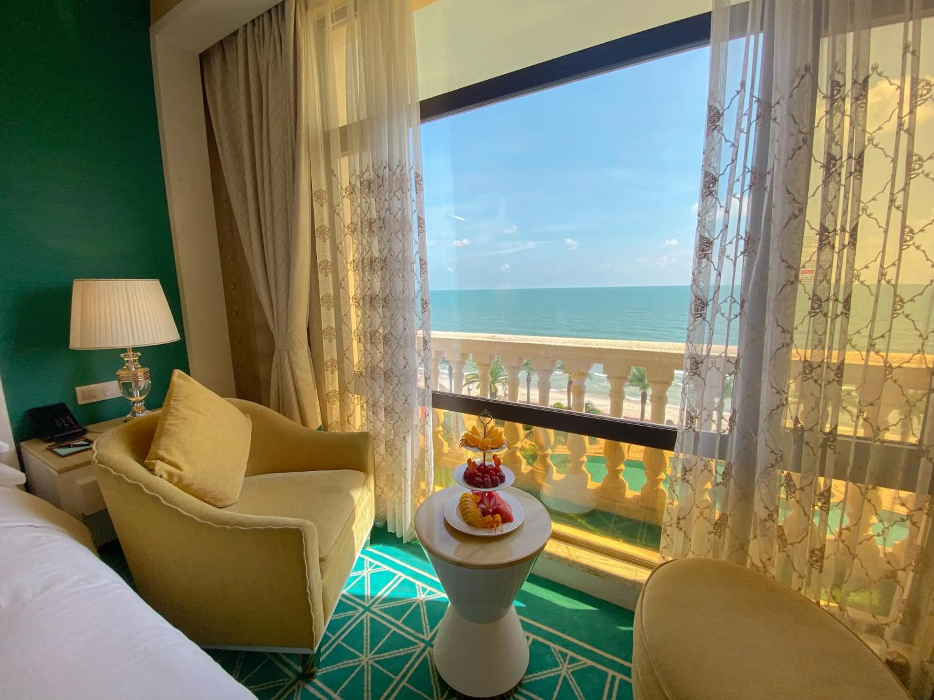 View (from property/room), Bed in Continental Xin Hao Hotel and Resort 洲际新濠酒店