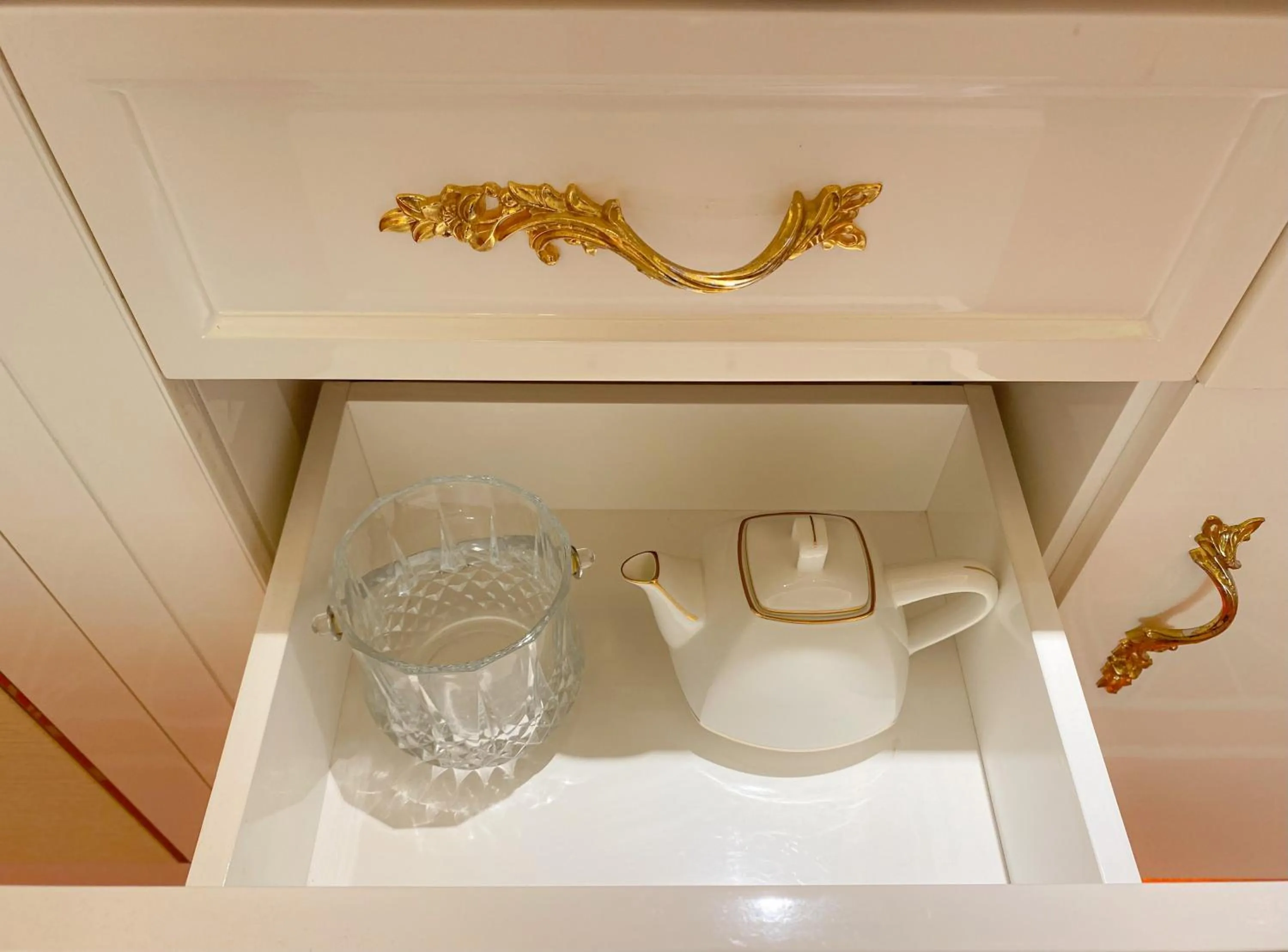 Guests in Continental Xin Hao Hotel and Resort 洲际新濠酒店