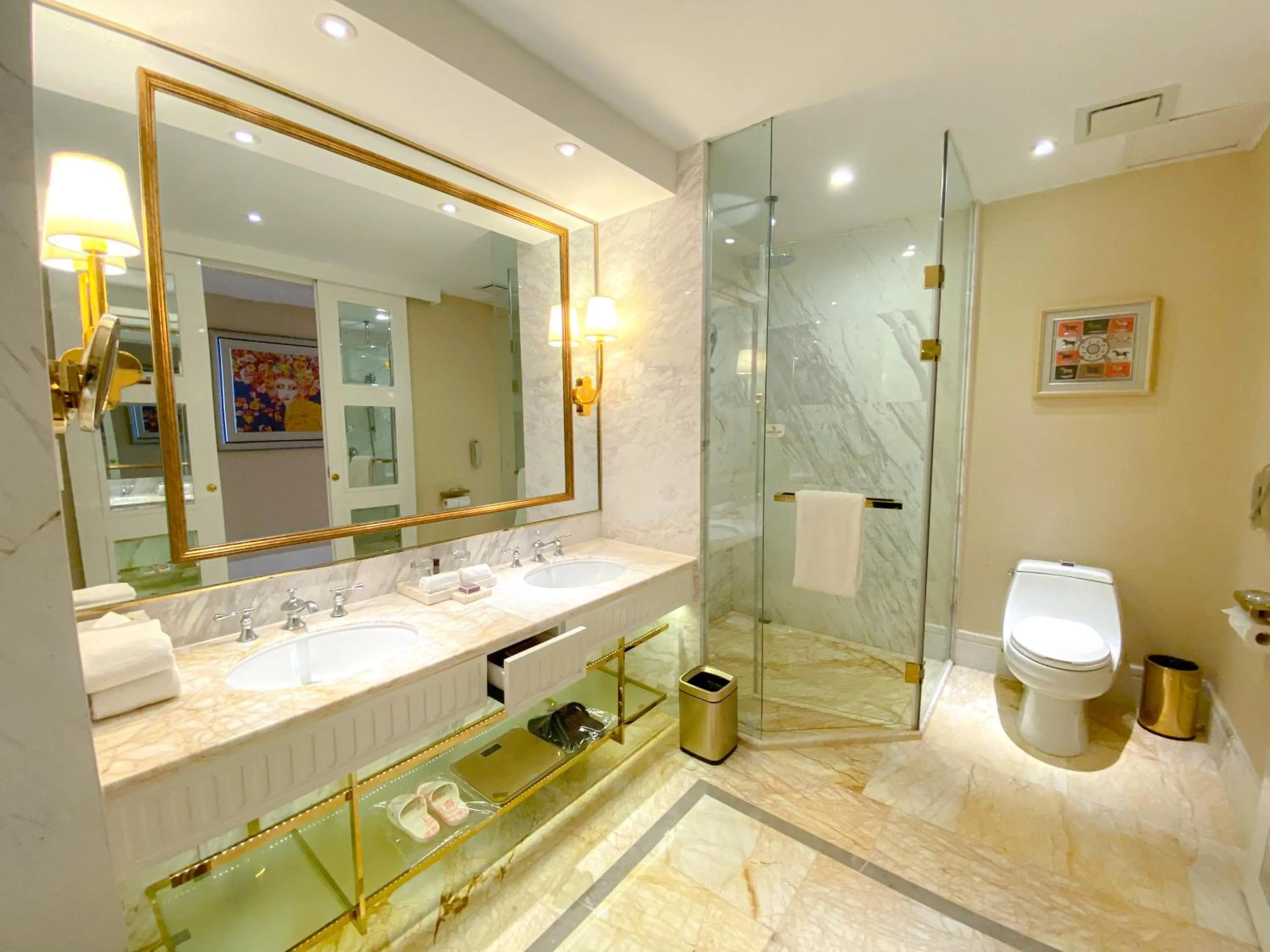 Bathroom in Continental Xin Hao Hotel and Resort 洲际新濠酒店