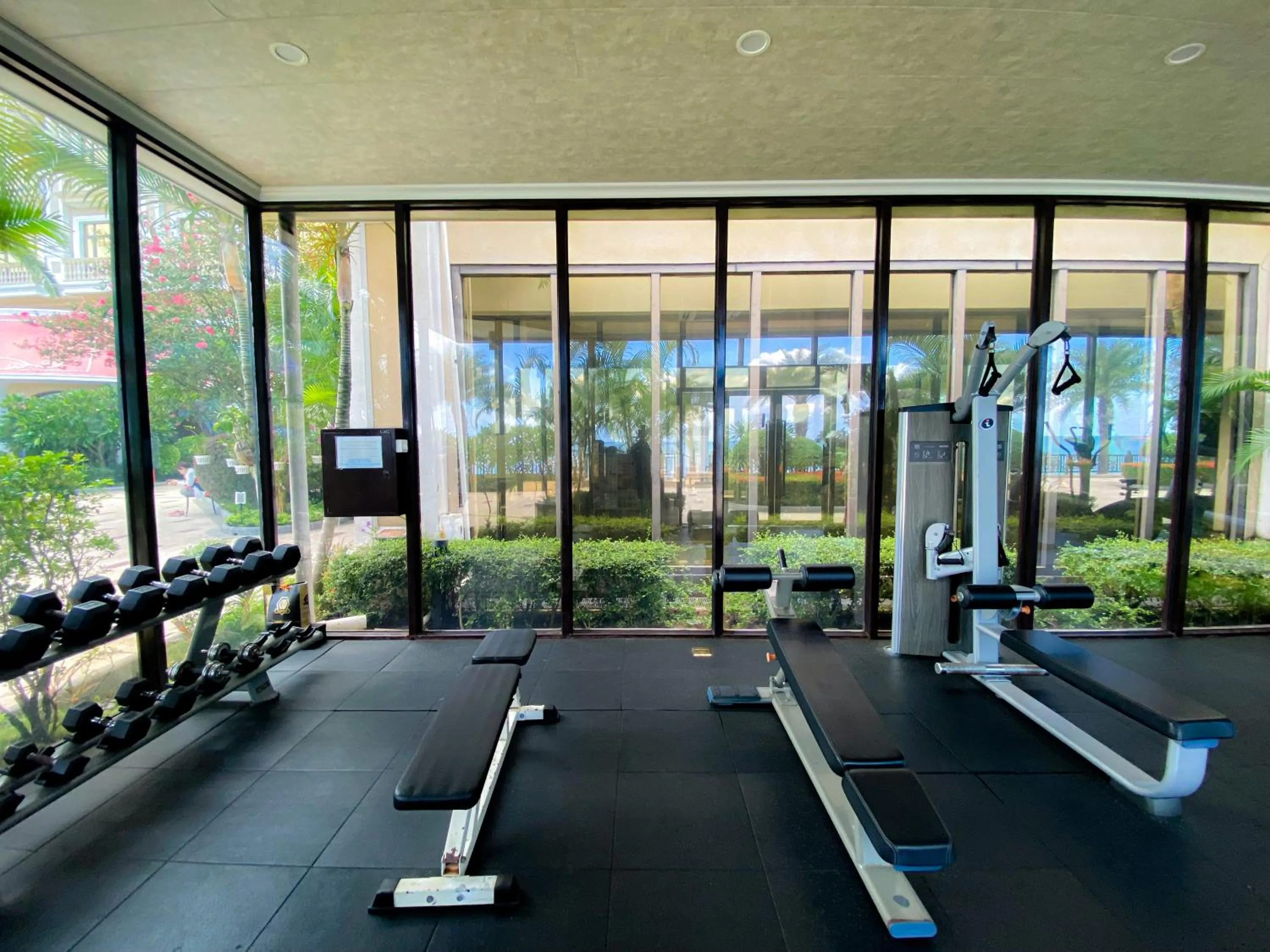 Fitness centre/facilities in Continental Xin Hao Hotel and Resort 洲际新濠酒店