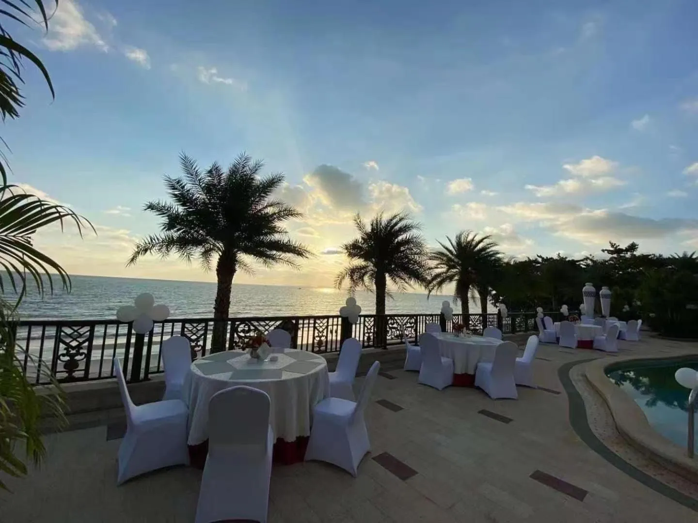 Property building in Continental Xin Hao Hotel and Resort 洲际新濠酒店