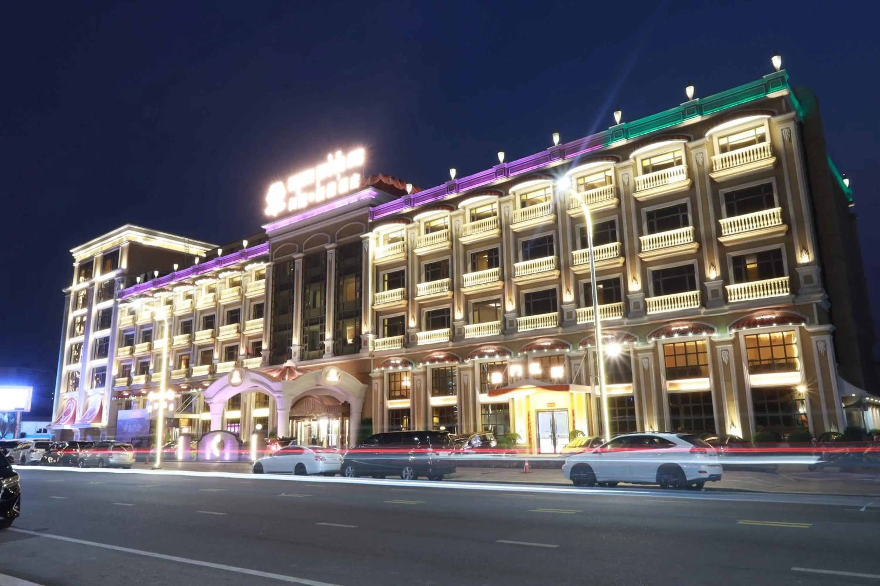 Property building in Continental Xin Hao Hotel and Resort 洲际新濠酒店