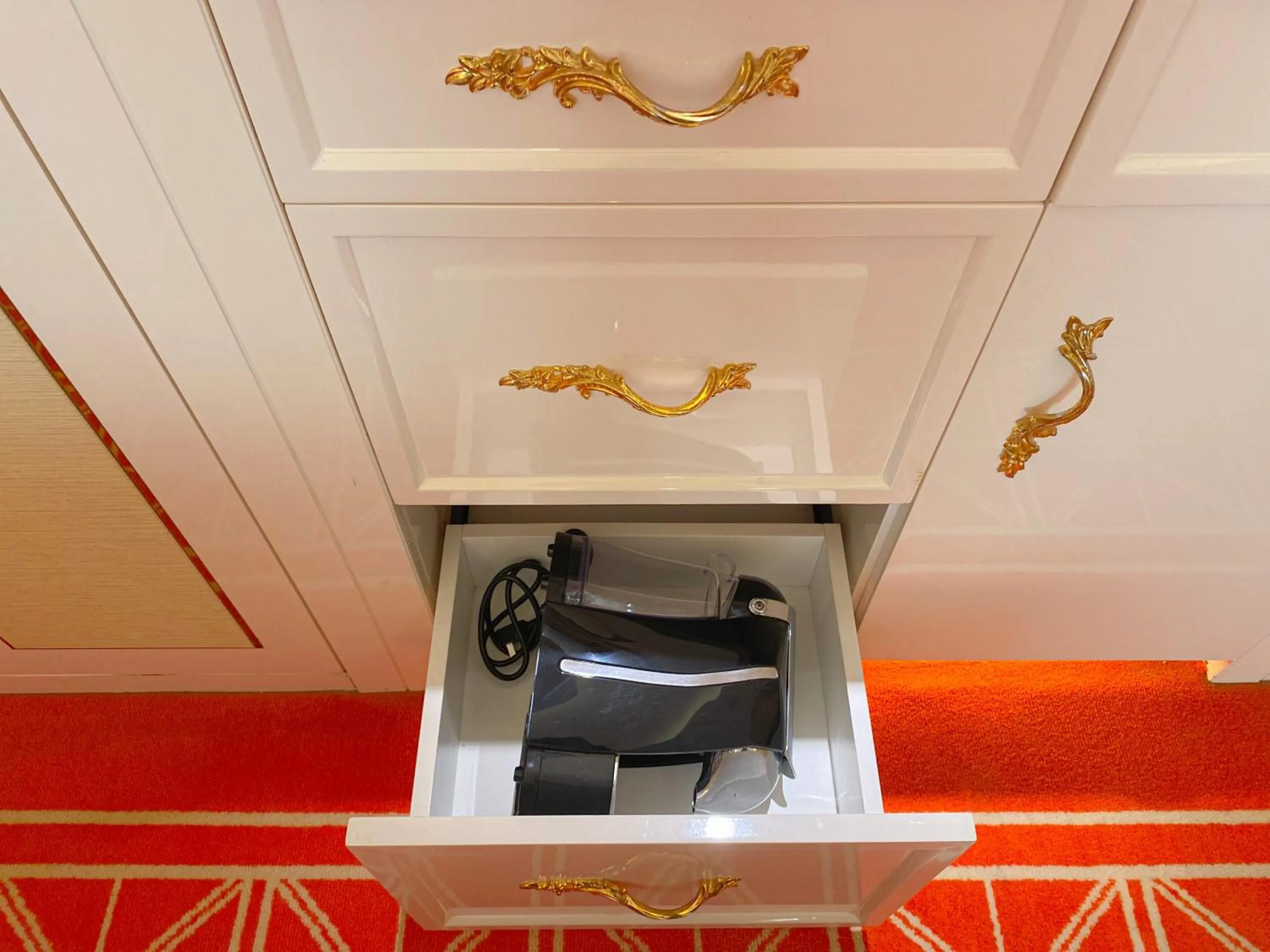 Guests in Continental Xin Hao Hotel and Resort 洲际新濠酒店