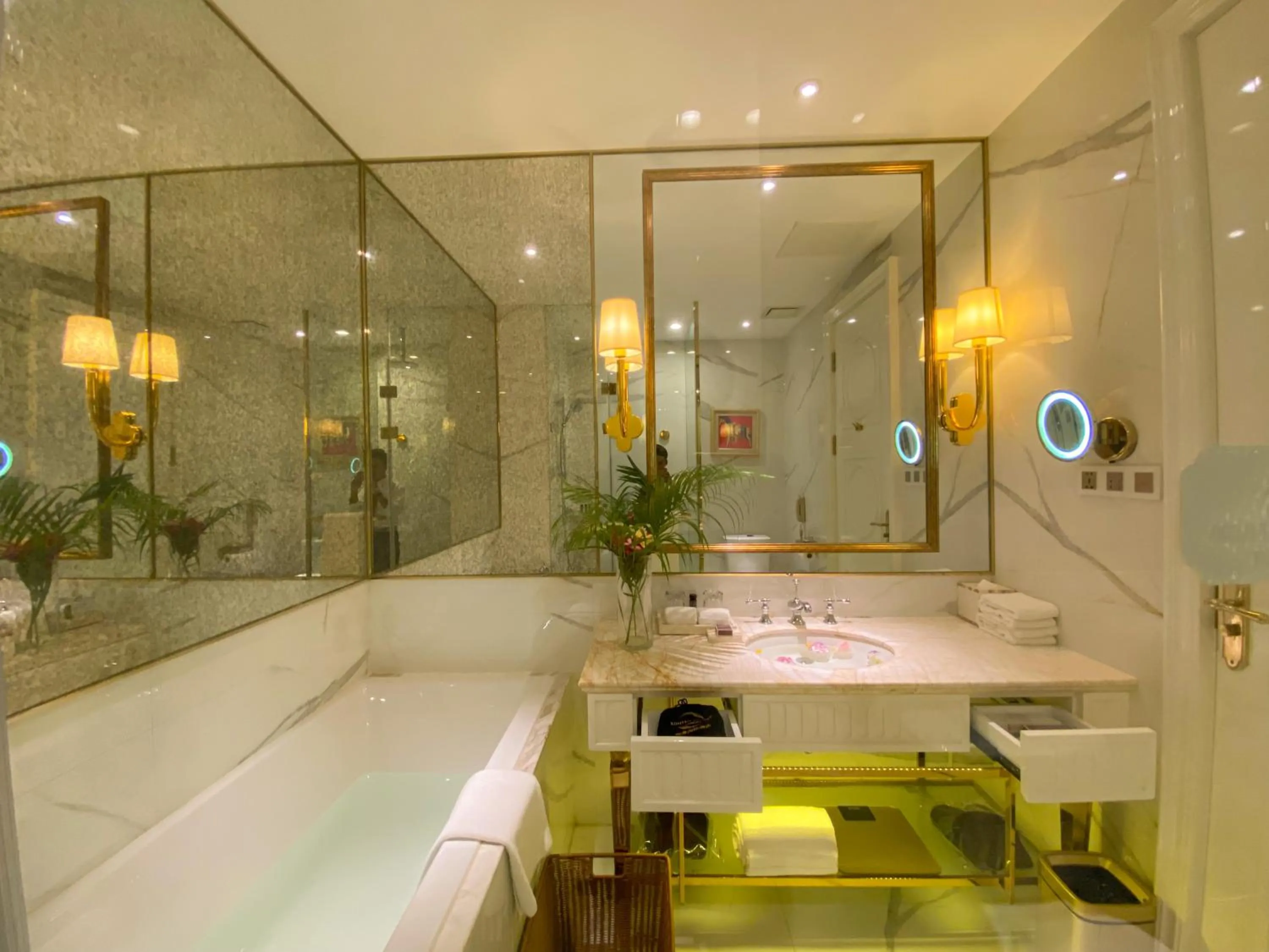 Bathroom in Continental Xin Hao Hotel and Resort 洲际新濠酒店