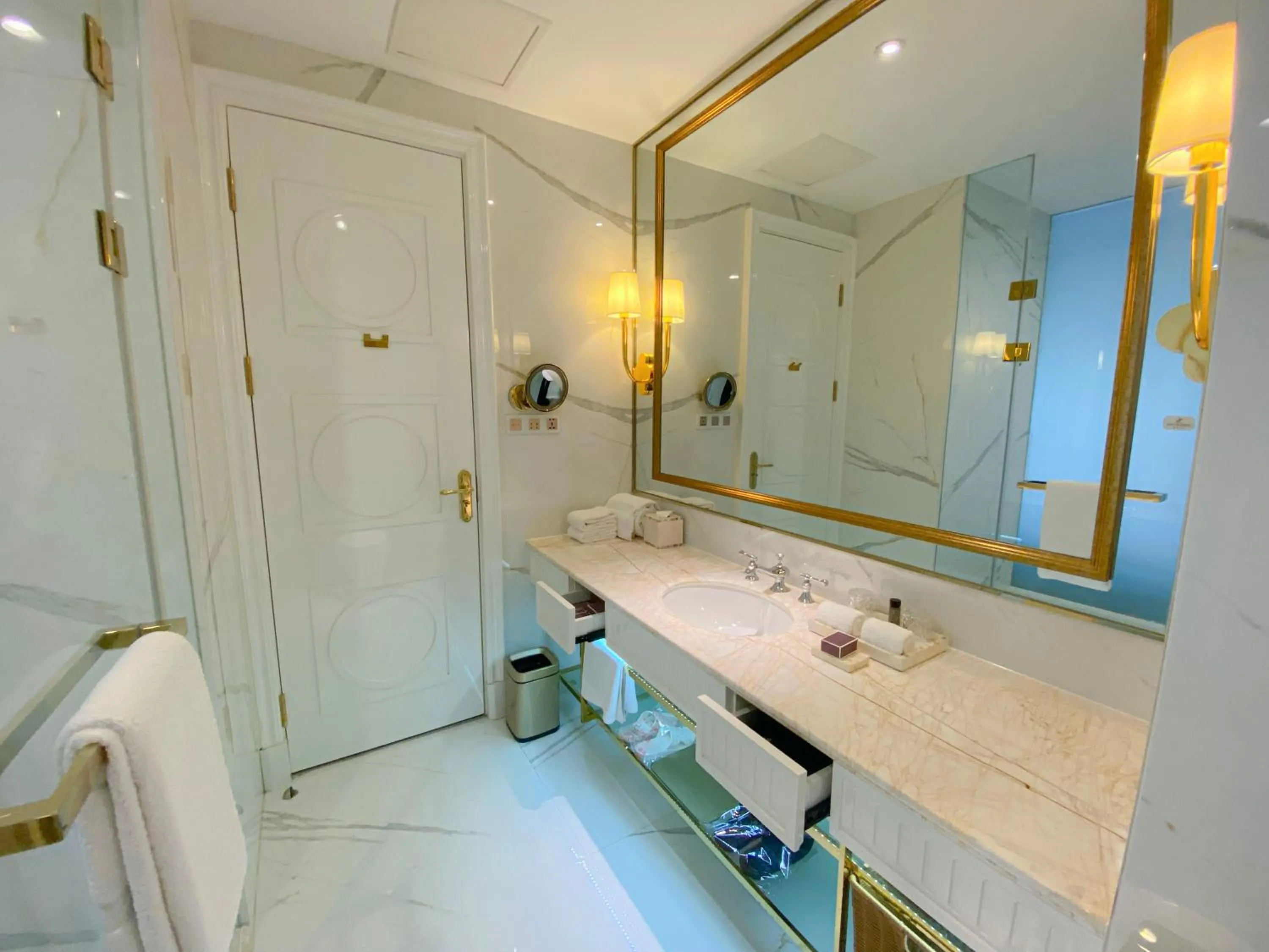 Bathroom in Continental Xin Hao Hotel and Resort 洲际新濠酒店