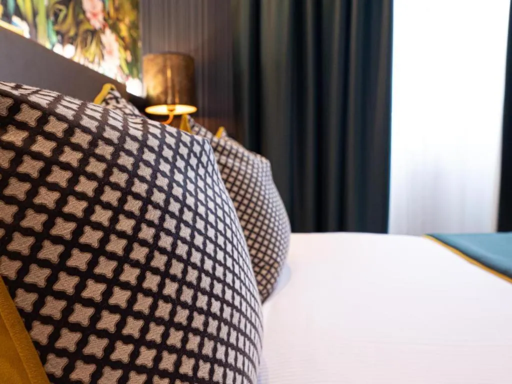 Bed in Hyde Park Green