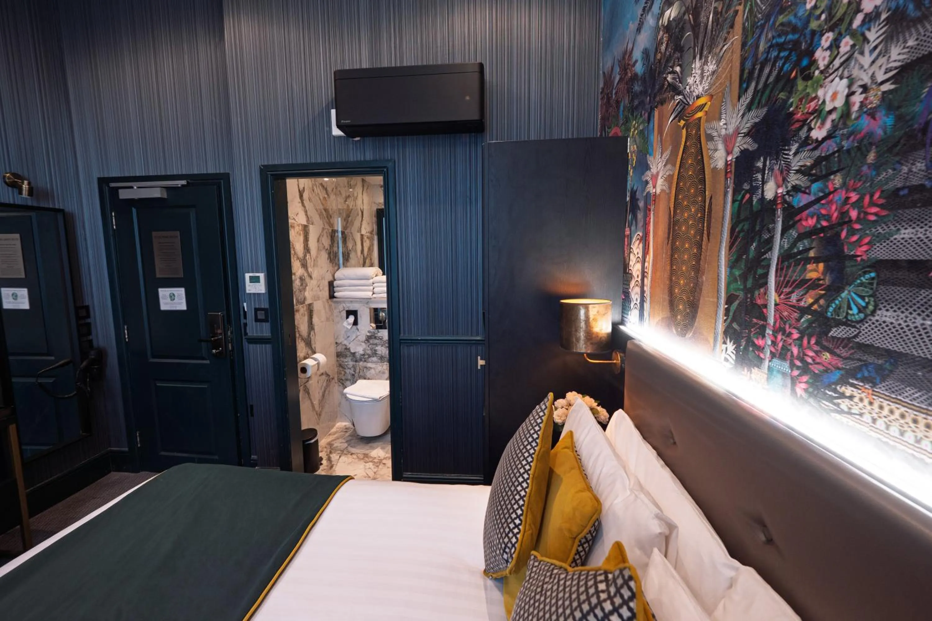 Bed in Hyde Park Green