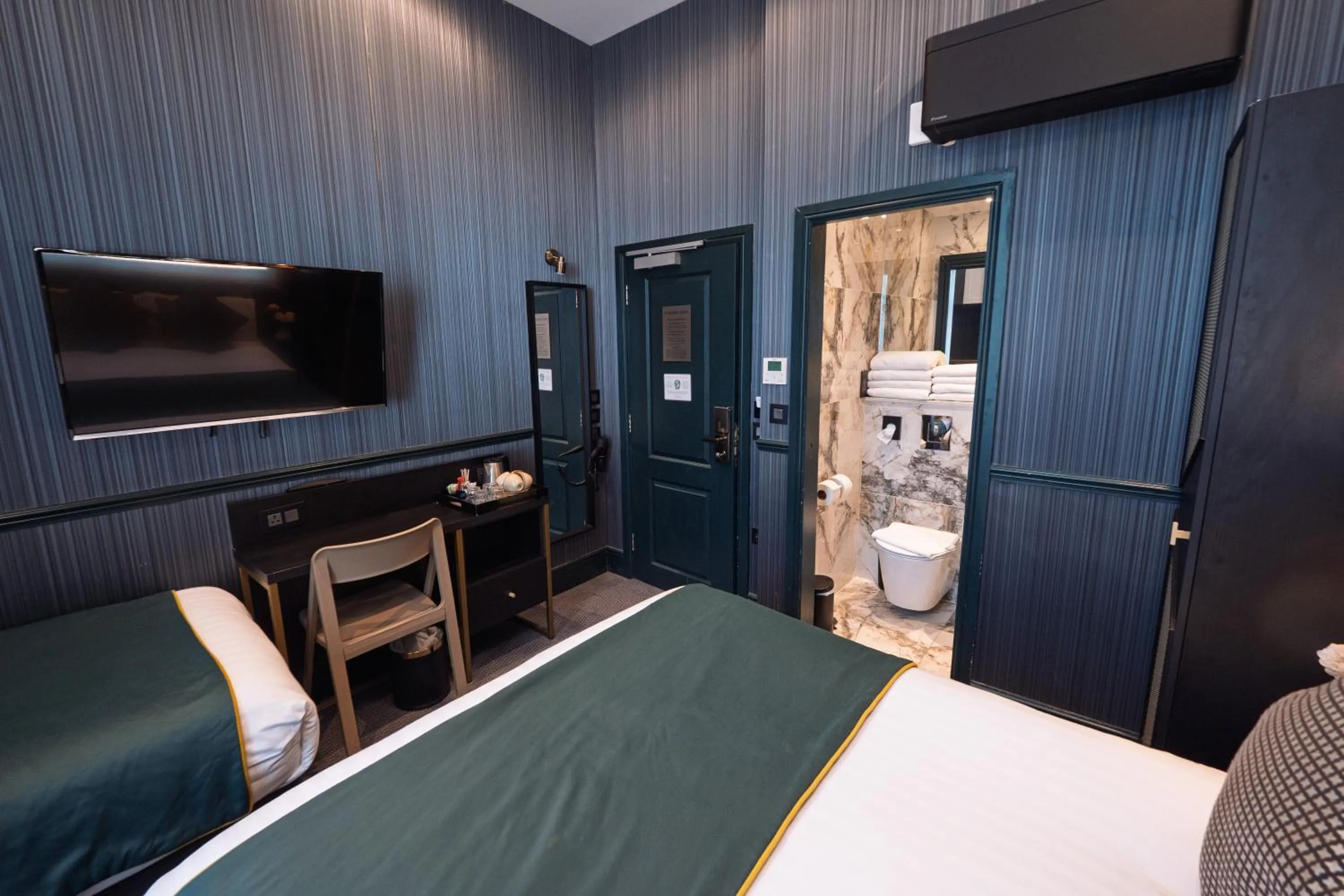 Bed in Hyde Park Green