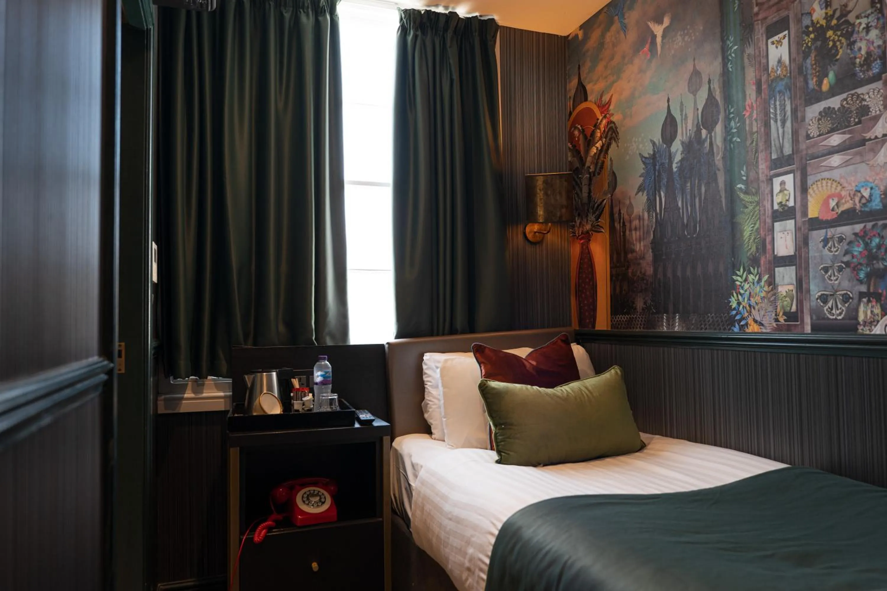 Bed in Hyde Park Green