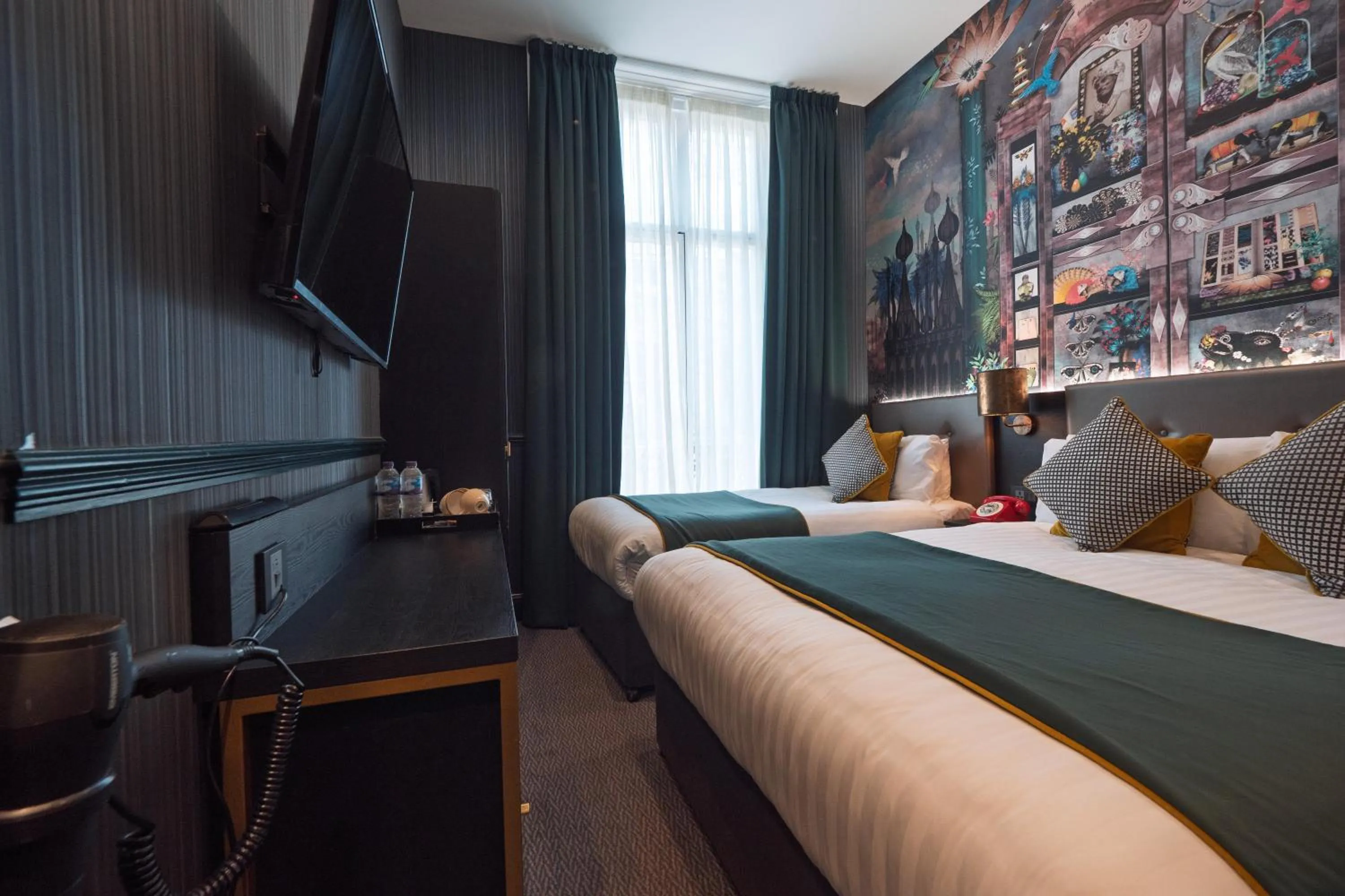 Bed in Hyde Park Green