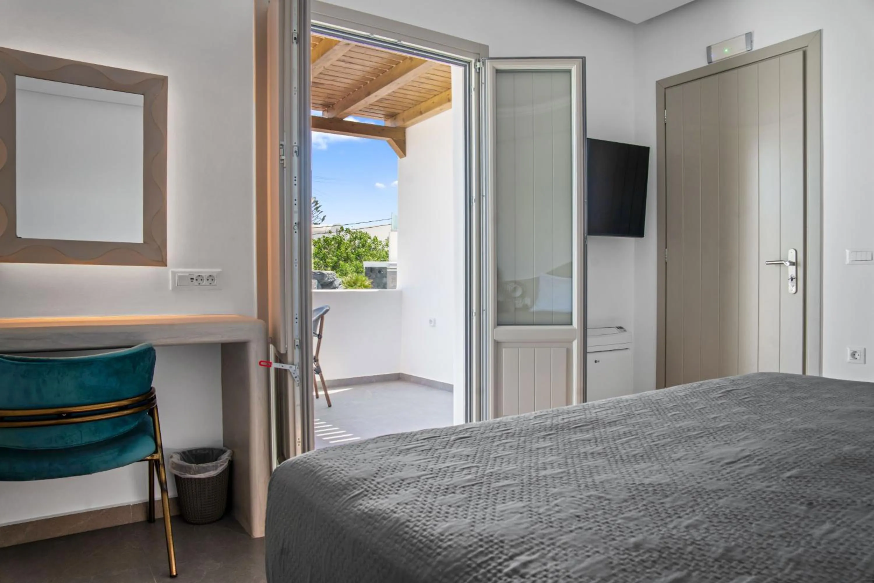 TV and multimedia, Bed in Mountain and Sea Suites