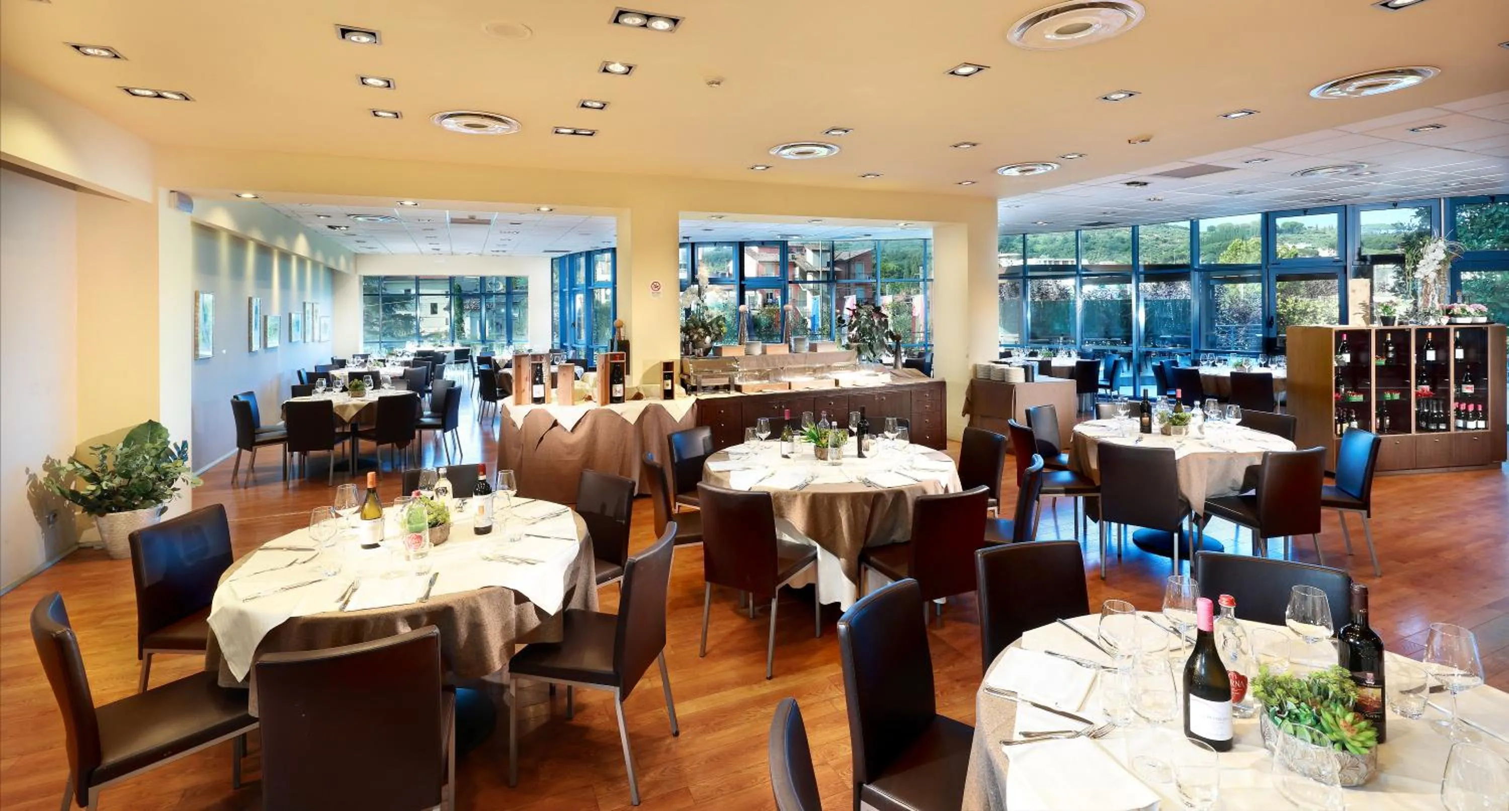 Restaurant/places to eat in Tuscany Inn