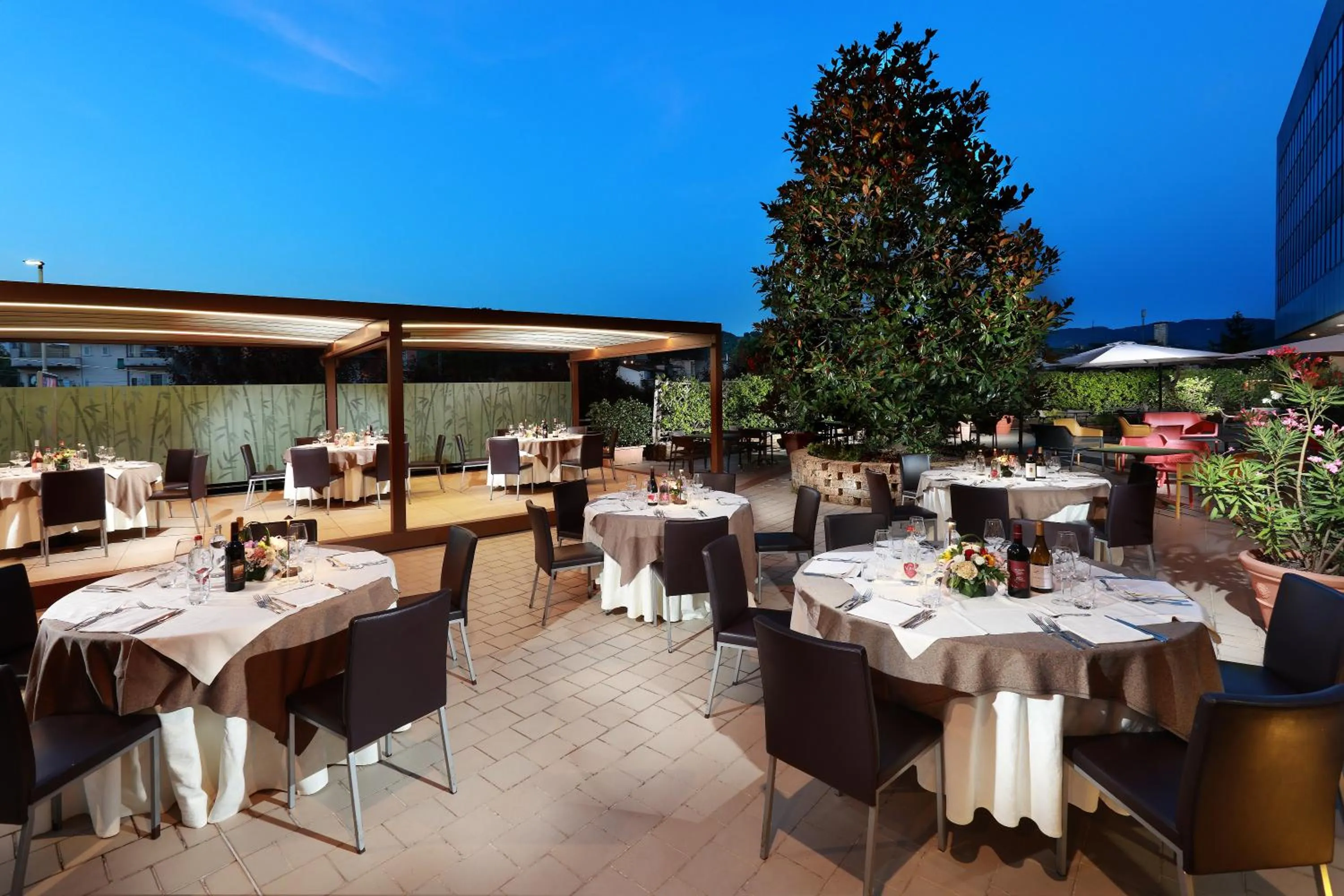 Restaurant/places to eat in Tuscany Inn