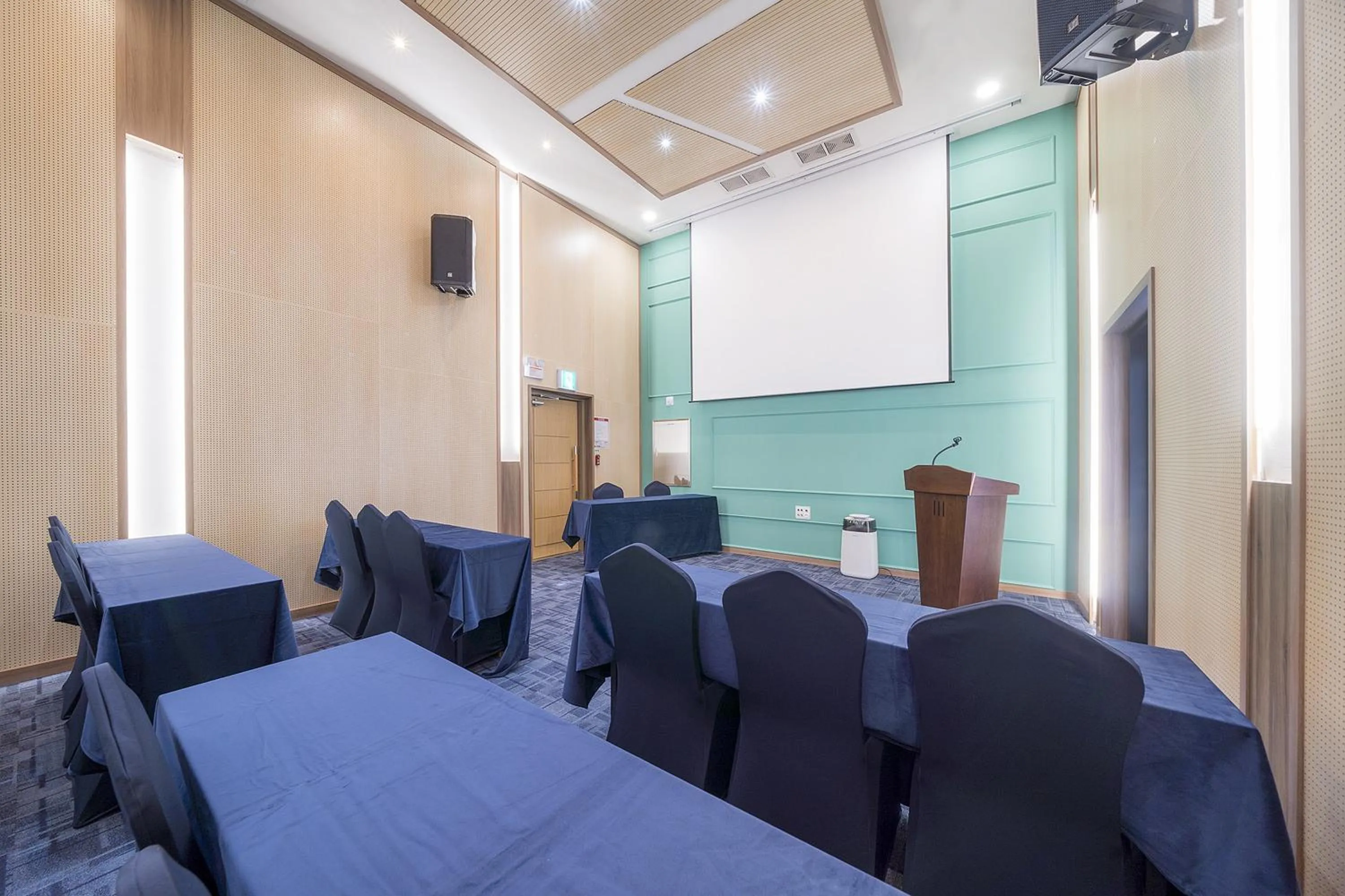 Banquet/Function facilities in Gangneung Chonpines Ocean Suites Hotel