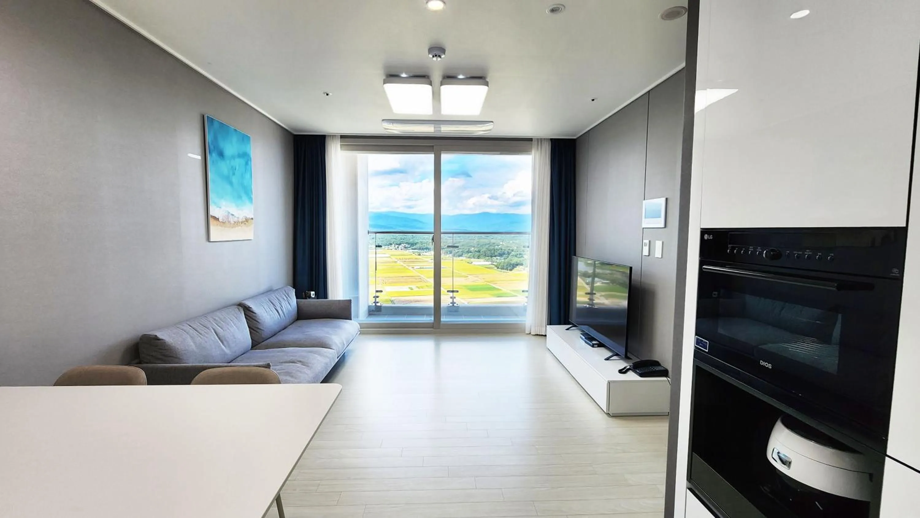 Mountain view, Bed in Gangneung Chonpines Ocean Suites Hotel