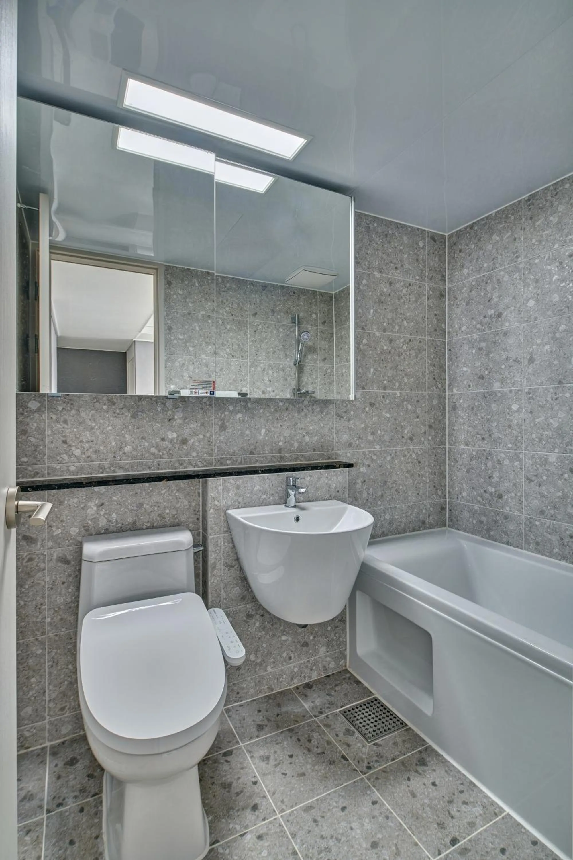 Toilet in Gangneung Chonpines Ocean Suites Hotel