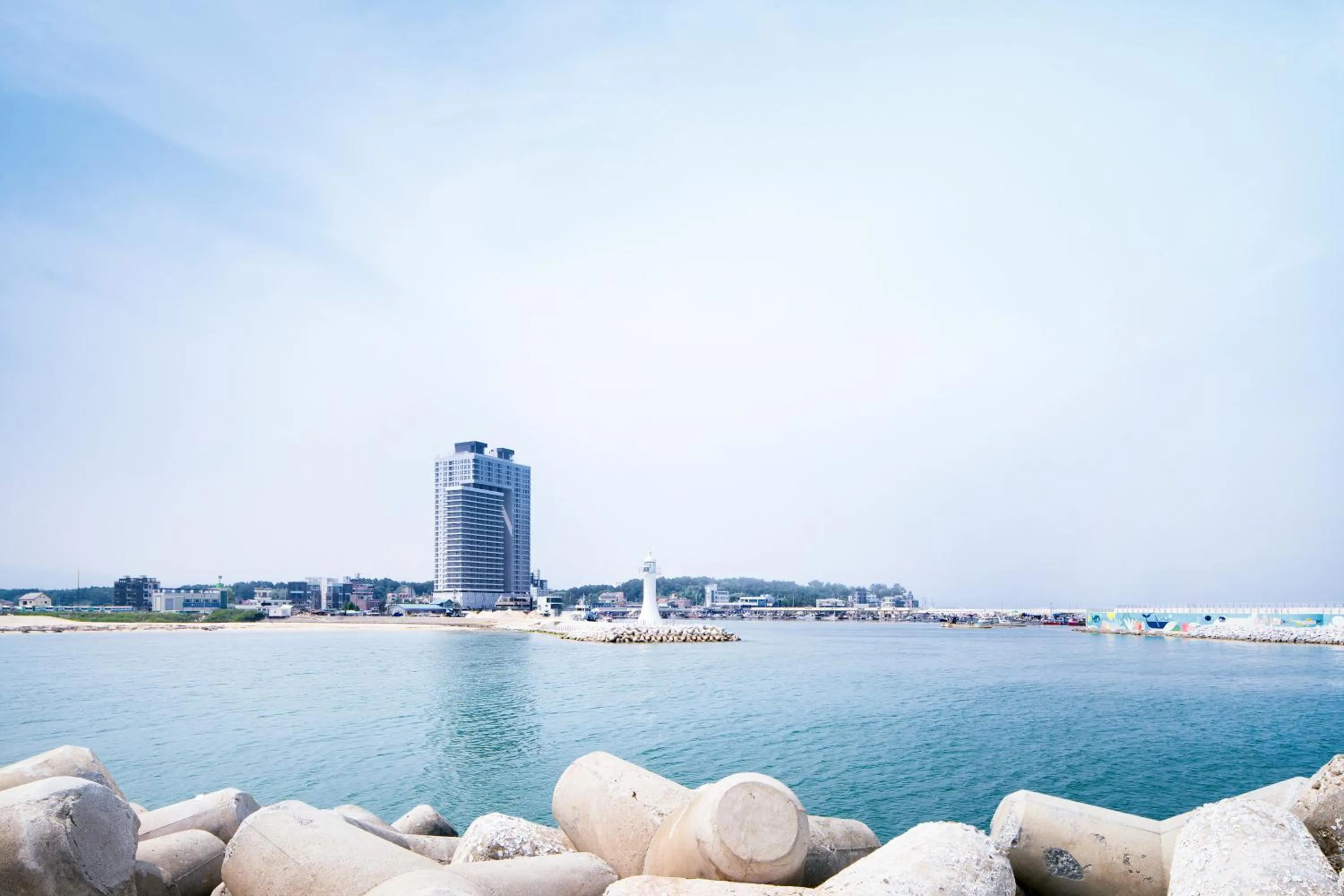 Facade/entrance in Gangneung Chonpines Ocean Suites Hotel