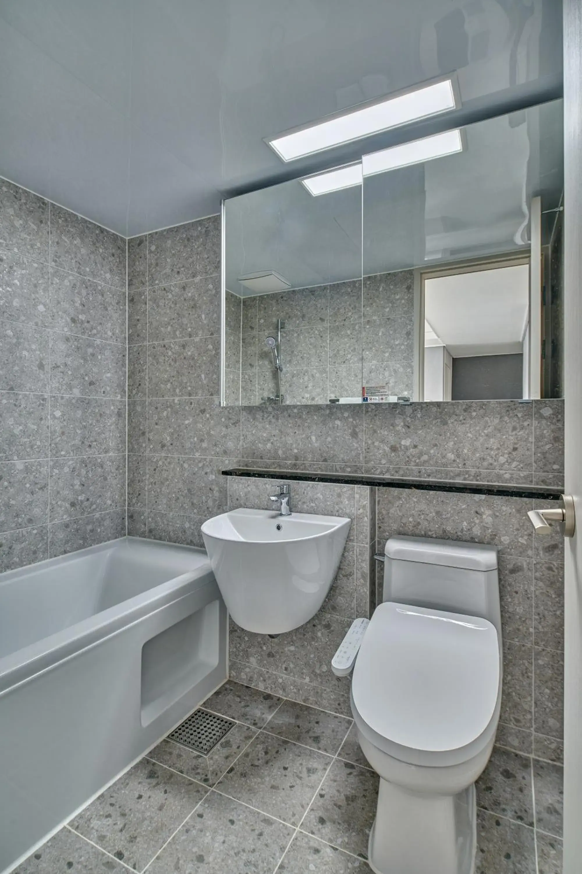 Special Offer - Free Room Upgrade from Superior Suite Twin Room with Mountain View to Junior Suite Twin Room with Ocean View in Gangneung Chonpines Ocean Suites Hotel Special Offer - Free Room Upgrade from Superior Suite Twin Room with Mountain View to Junior Suite Twin Room with Ocean View in Gangneung Chonpines Ocean Suites Hotel