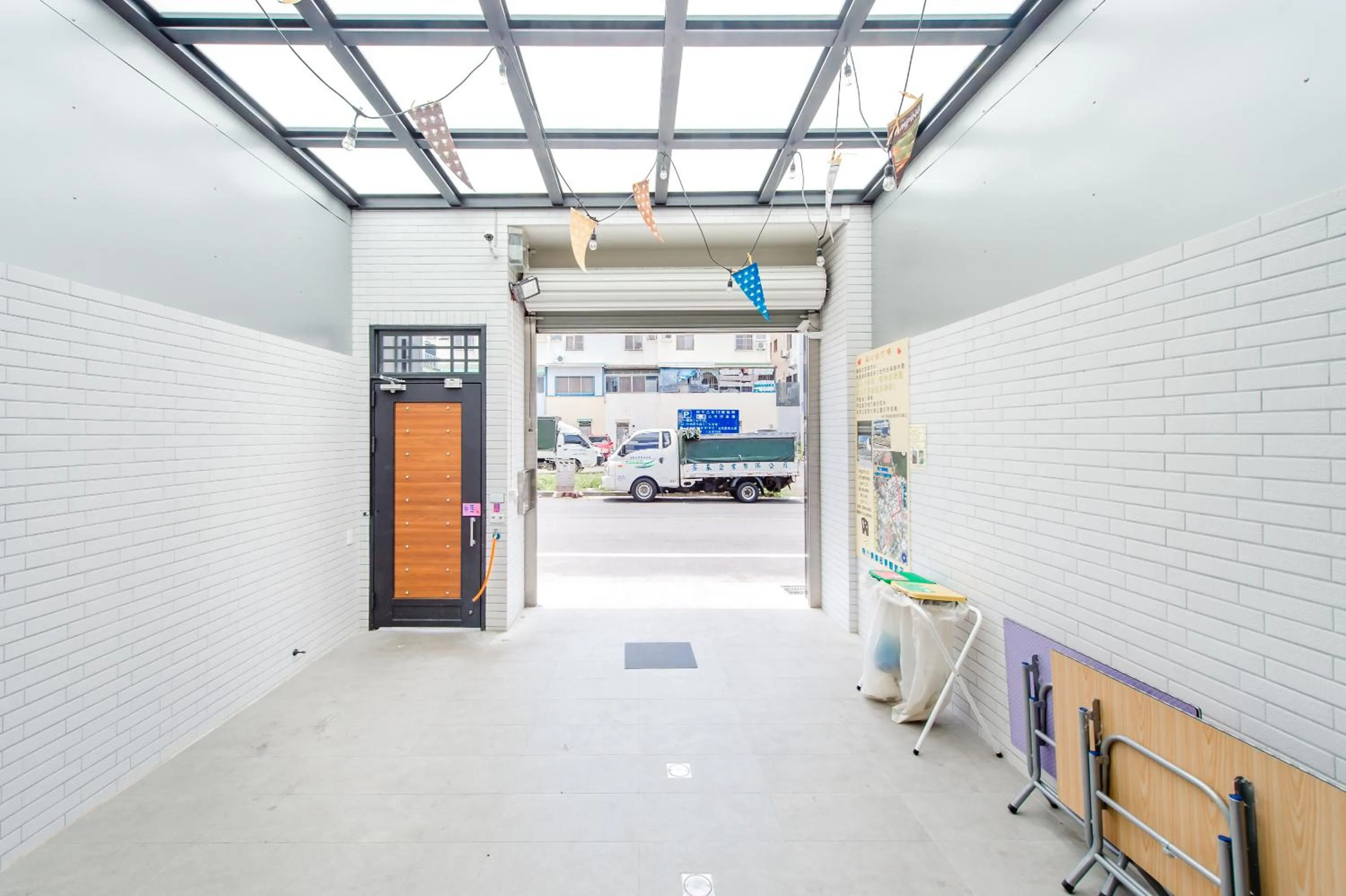 Facade/entrance in Flying Club