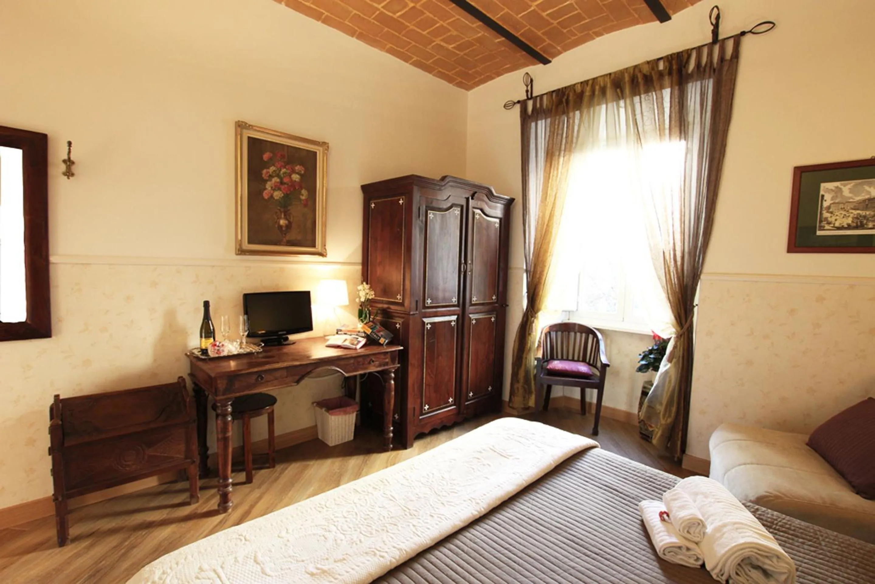 Photo of the whole room, Bed in Campanella3