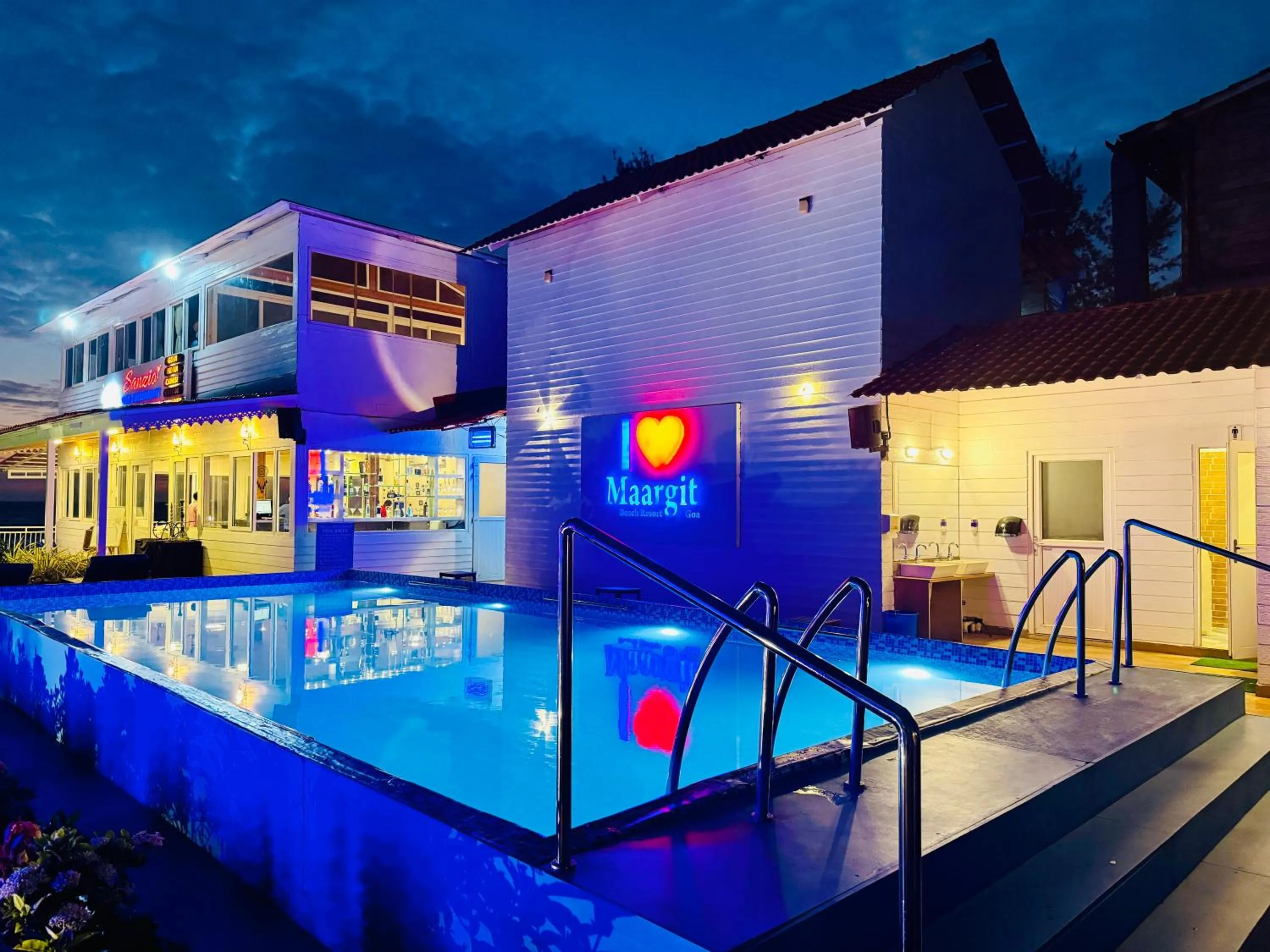 Swimming pool in Maargit Beach Resort