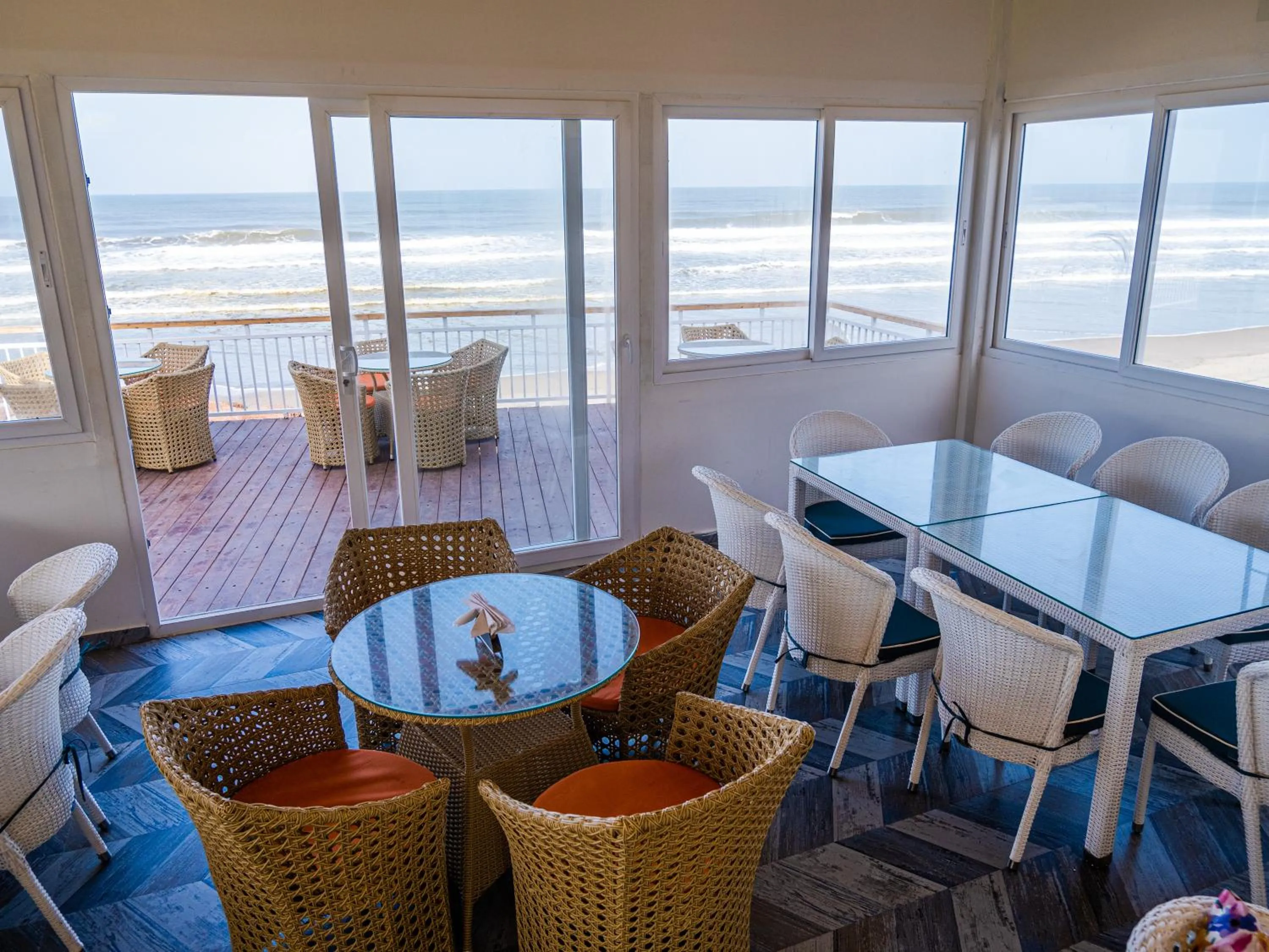 Restaurant/places to eat in Maargit Beach Resort