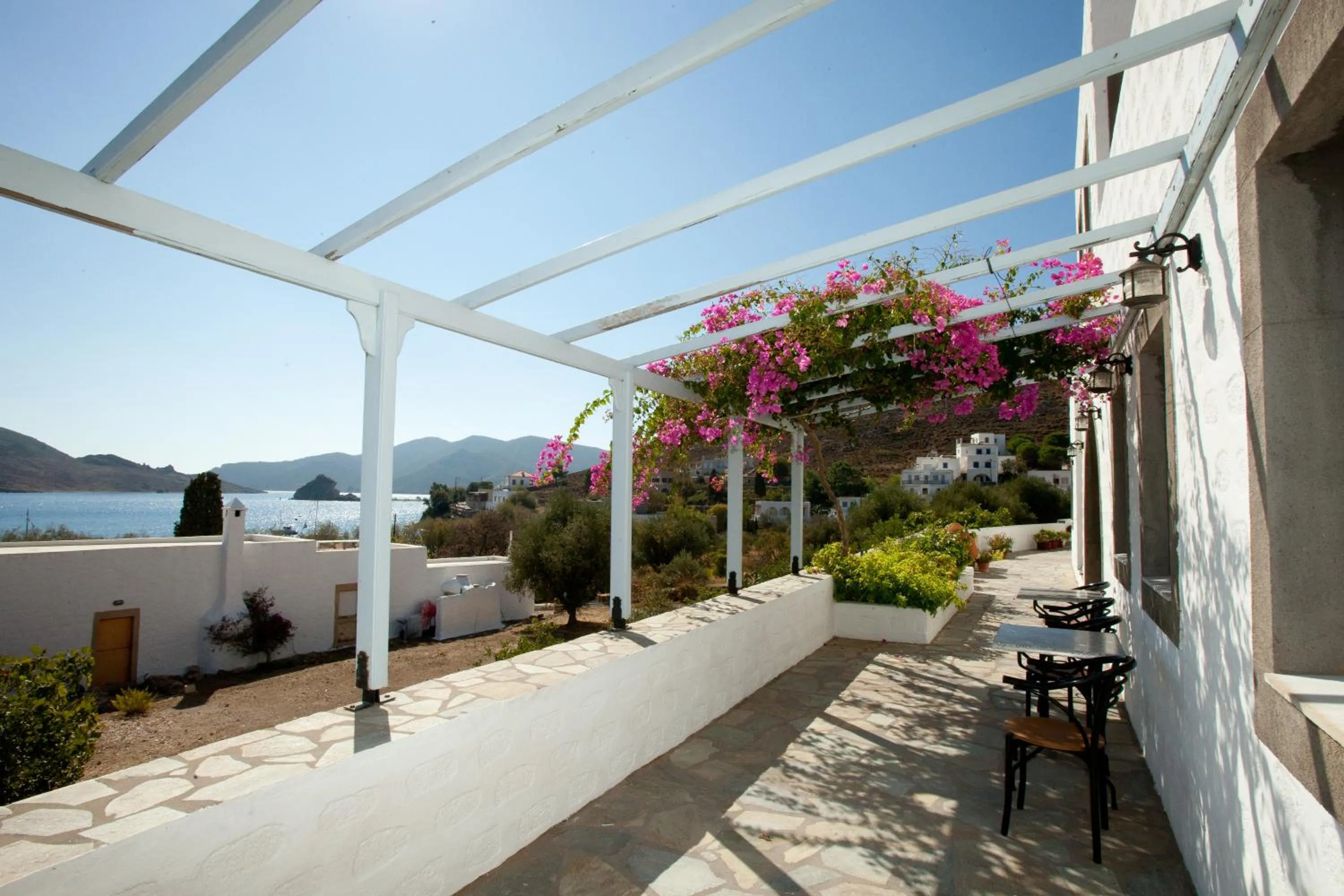 Facade/entrance in Apolafsis Studios