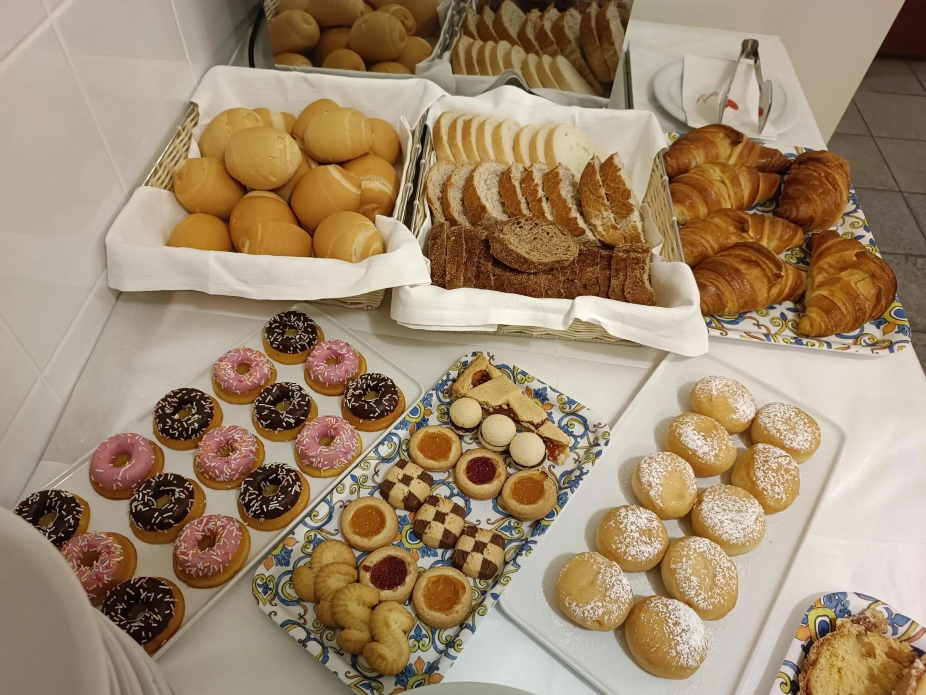 Buffet breakfast in Hotel Il Guscio