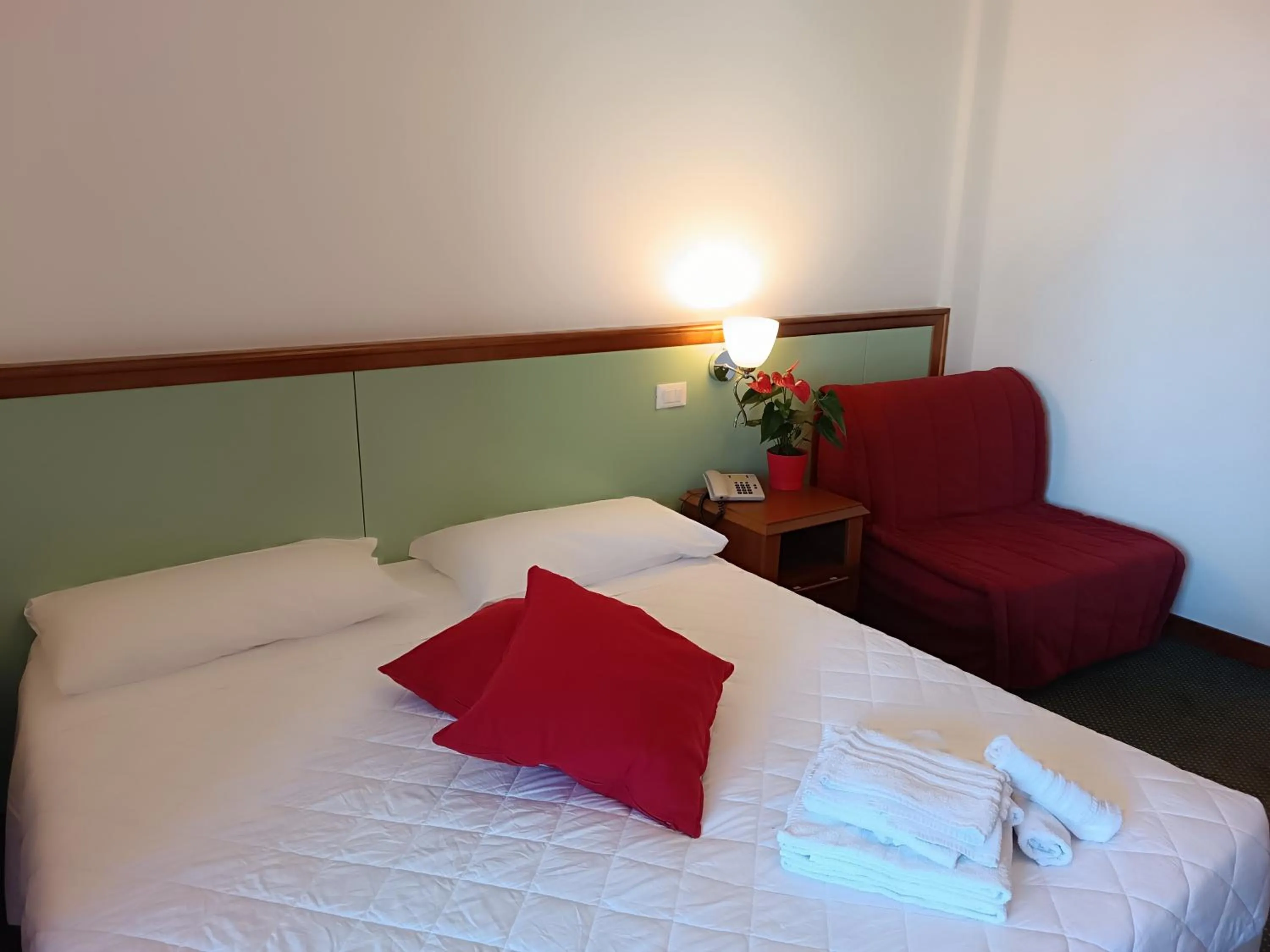 Photo of the whole room, Bed in Hotel Il Guscio