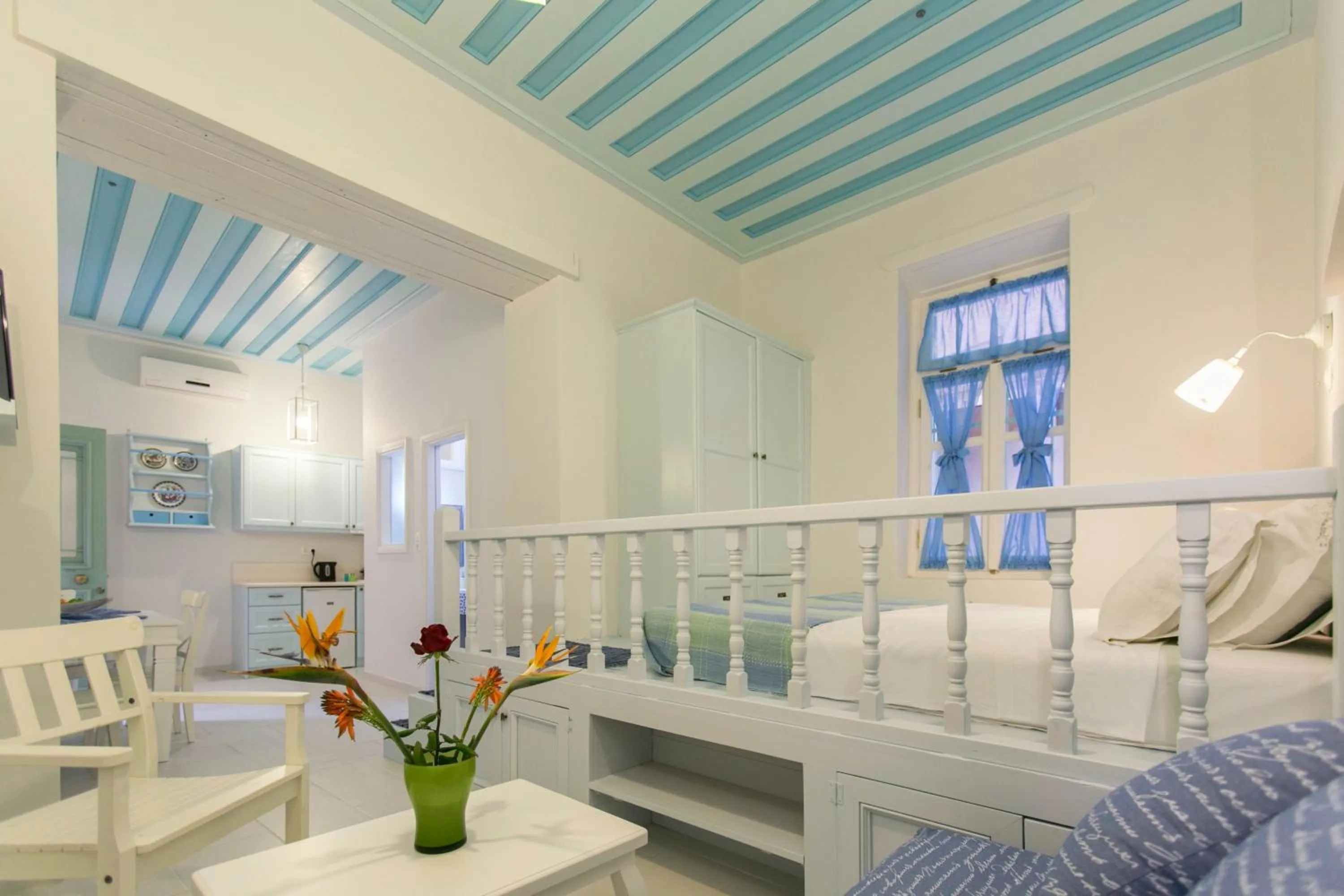 Photo of the whole room, Bed in Efchi 1904