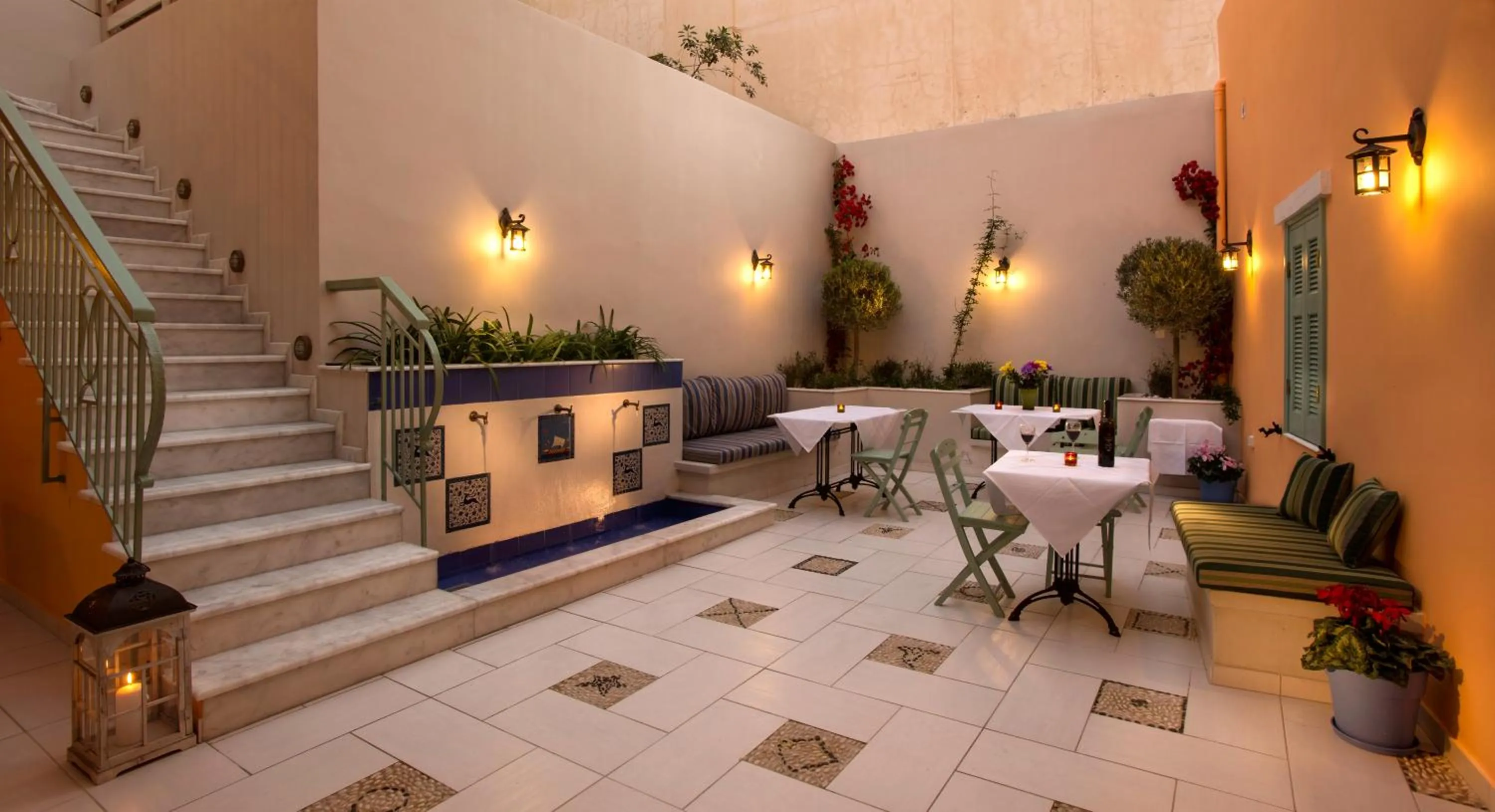 Restaurant/places to eat in Efchi 1904