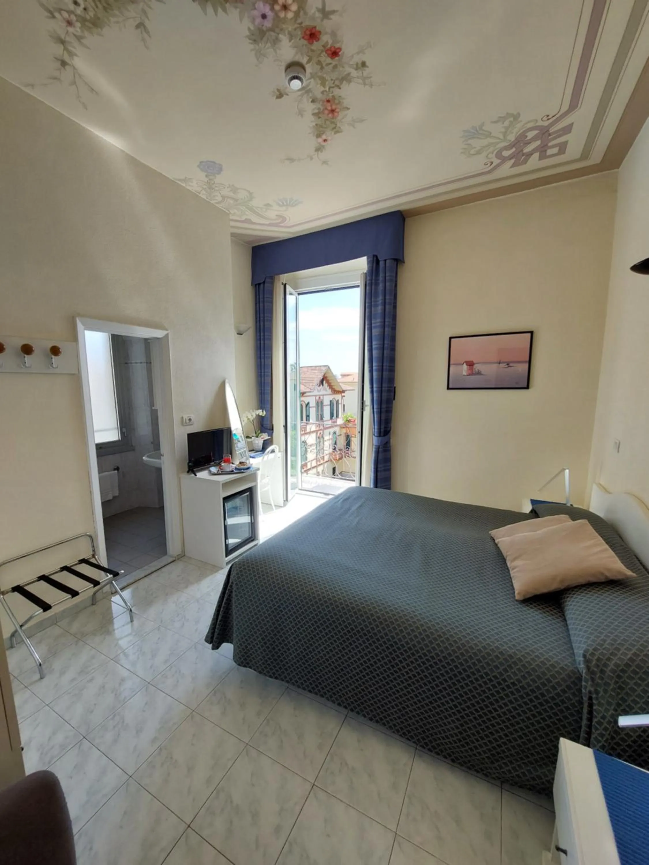 Restaurant/places to eat, Bed in Hotel Stella