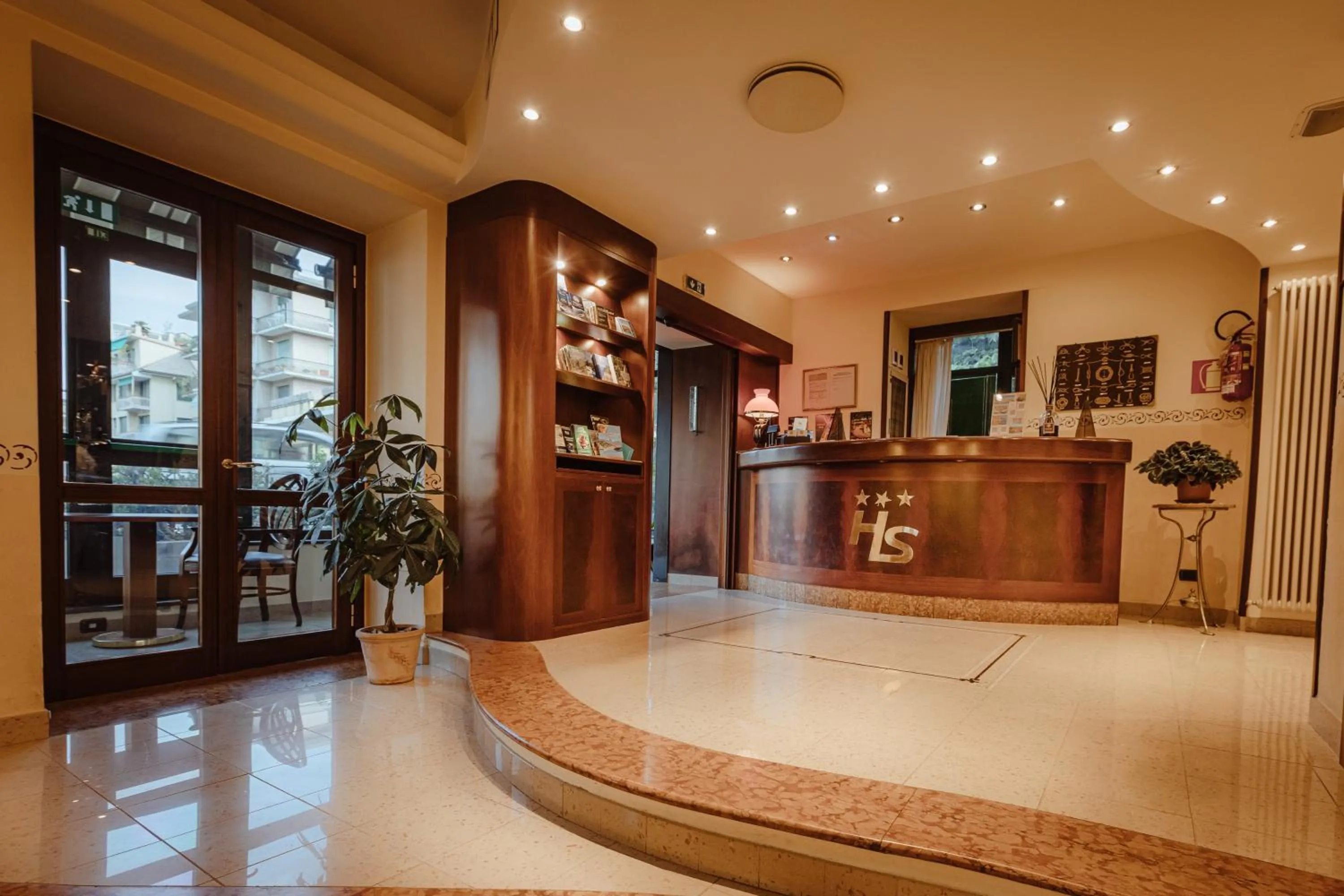 Restaurant/places to eat in Hotel Stella