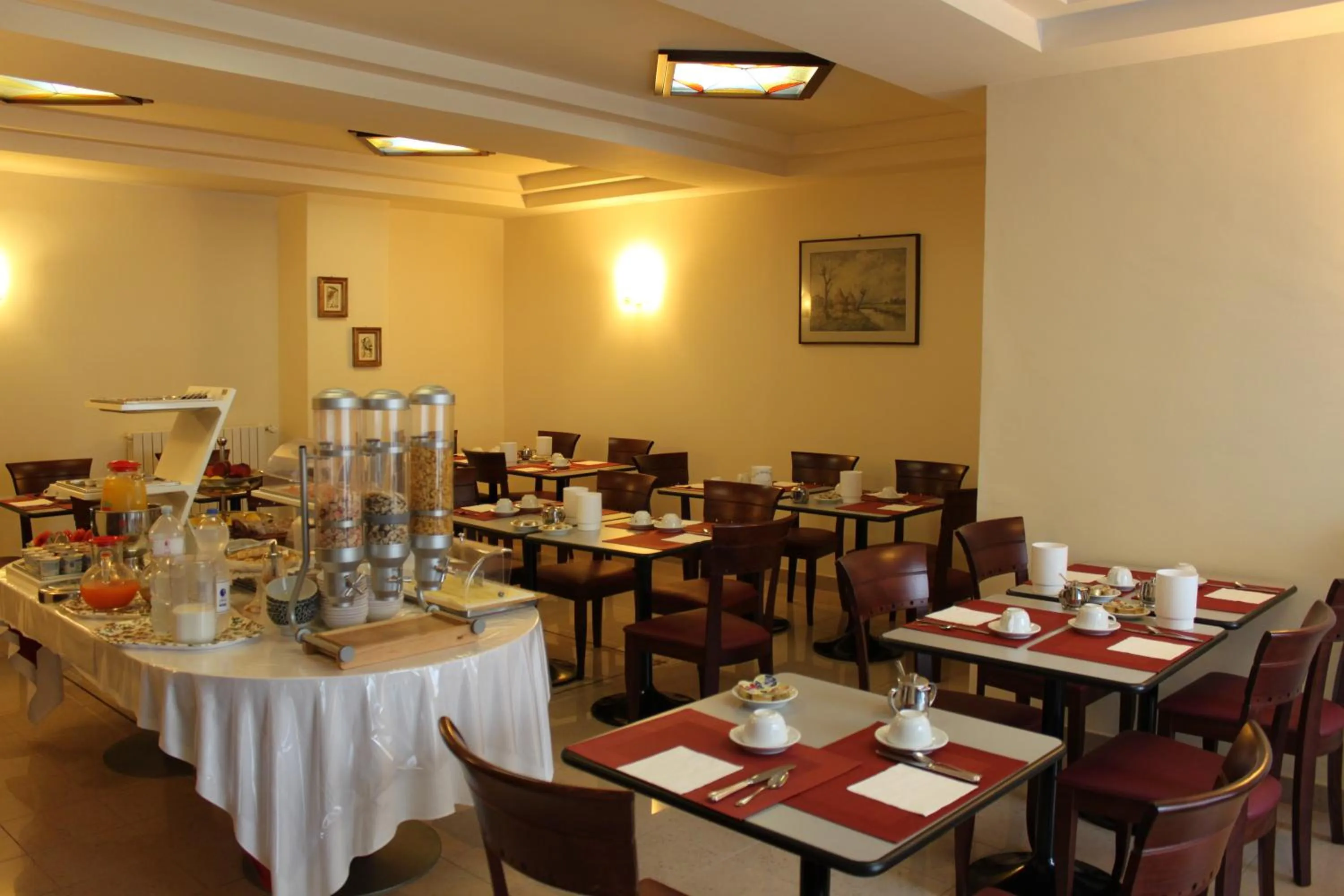 Restaurant/places to eat in Hotel Stella