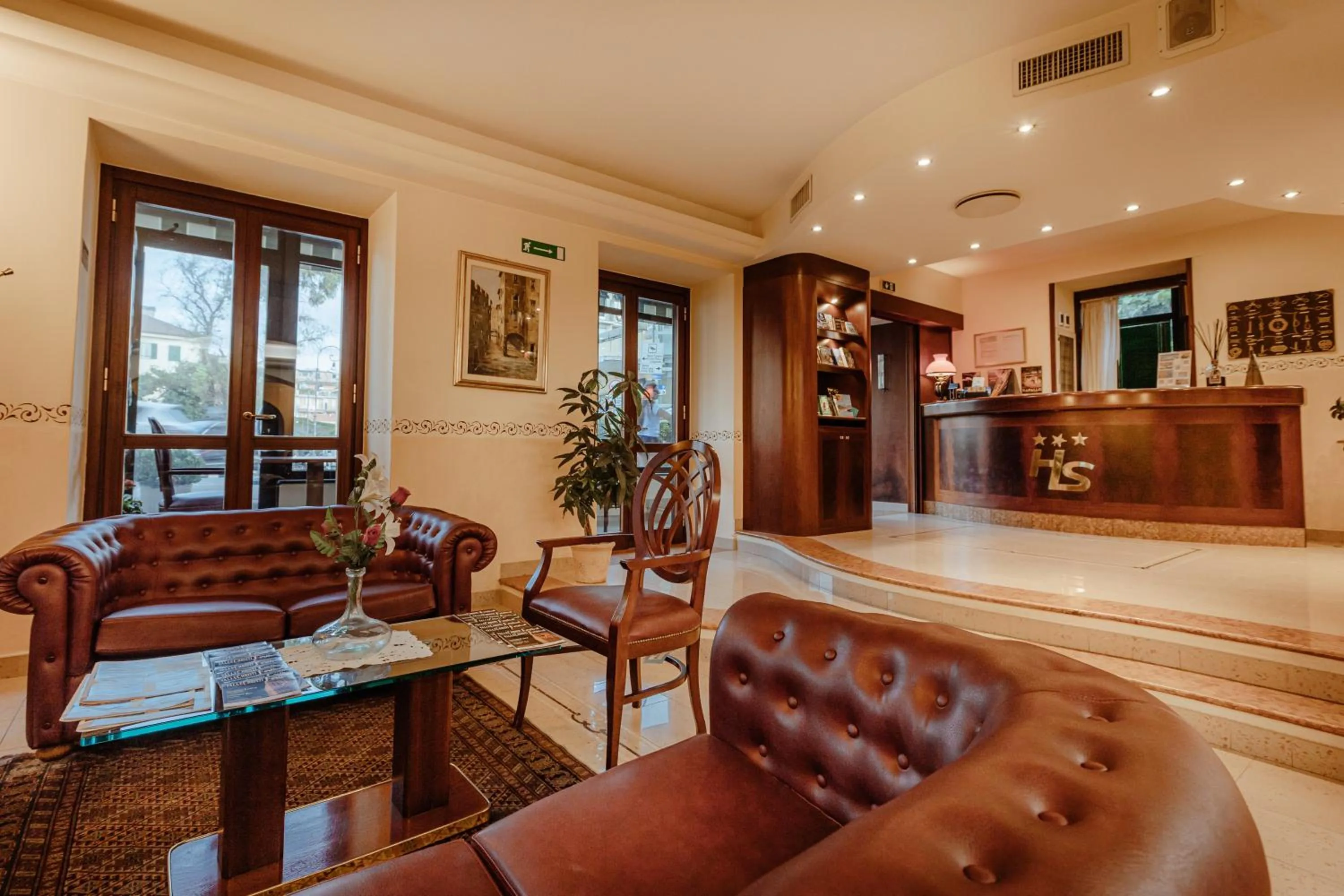 Restaurant/places to eat in Hotel Stella