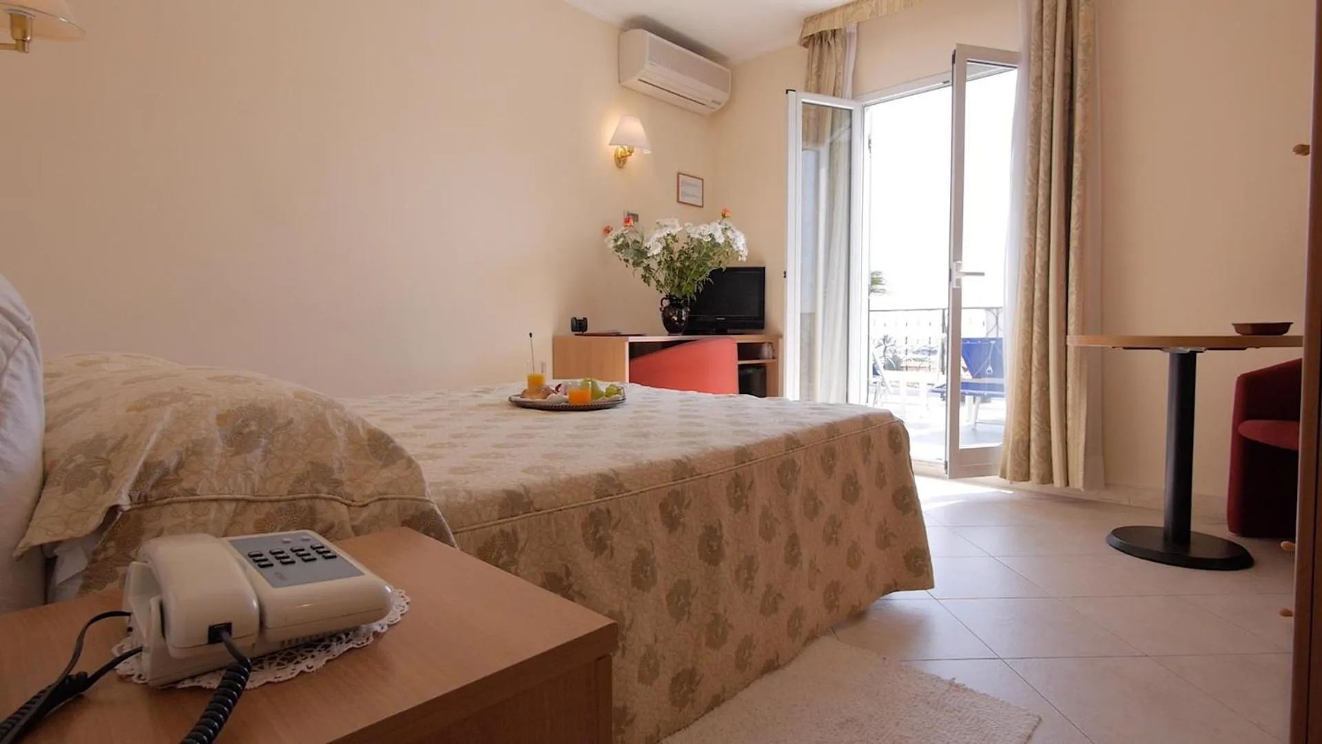 Photo of the whole room, Bed in Hotel Stella