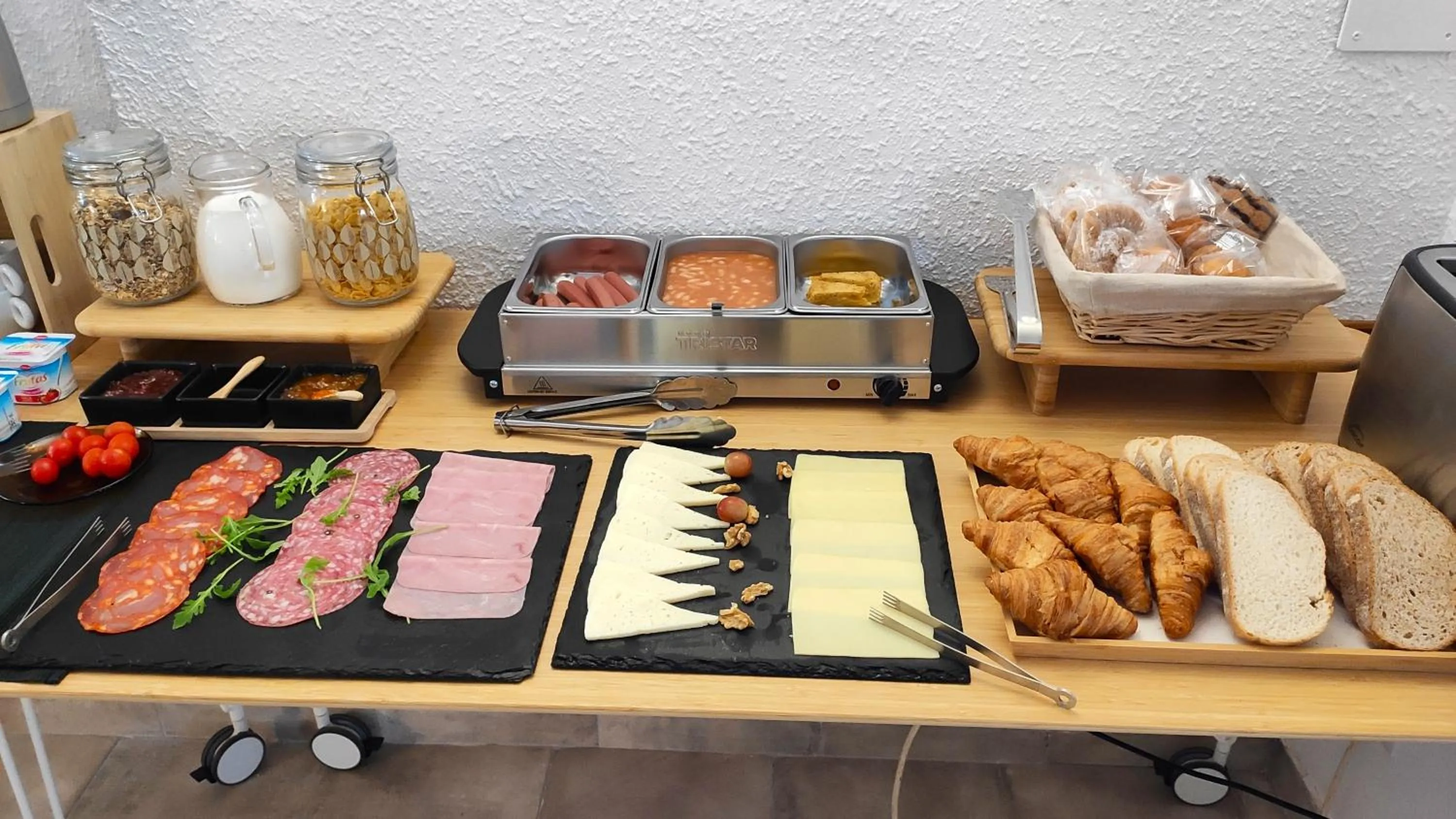 Breakfast in Hostal Residencia Alma