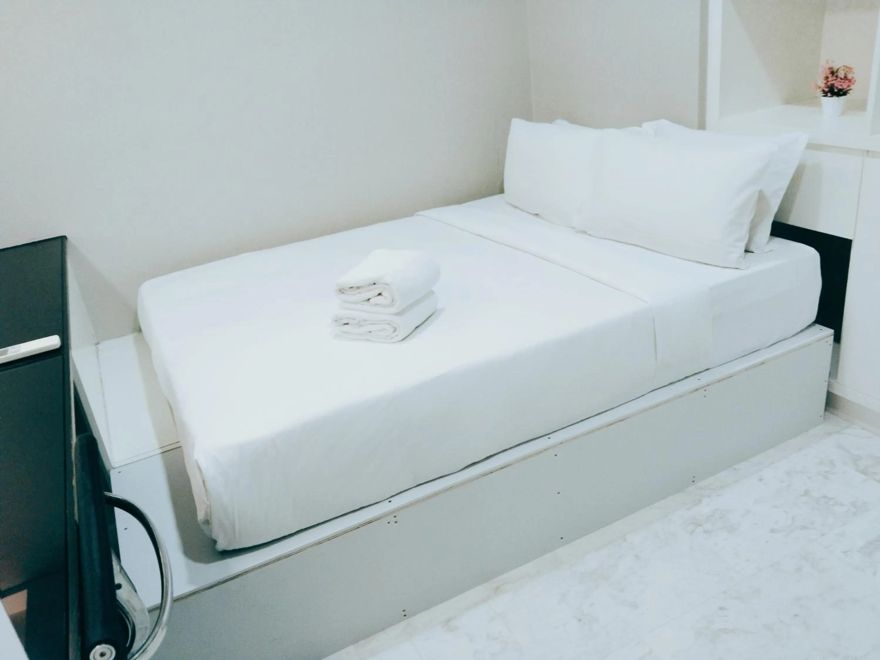 Bed in Platinum Suites Klcc by Star Residence