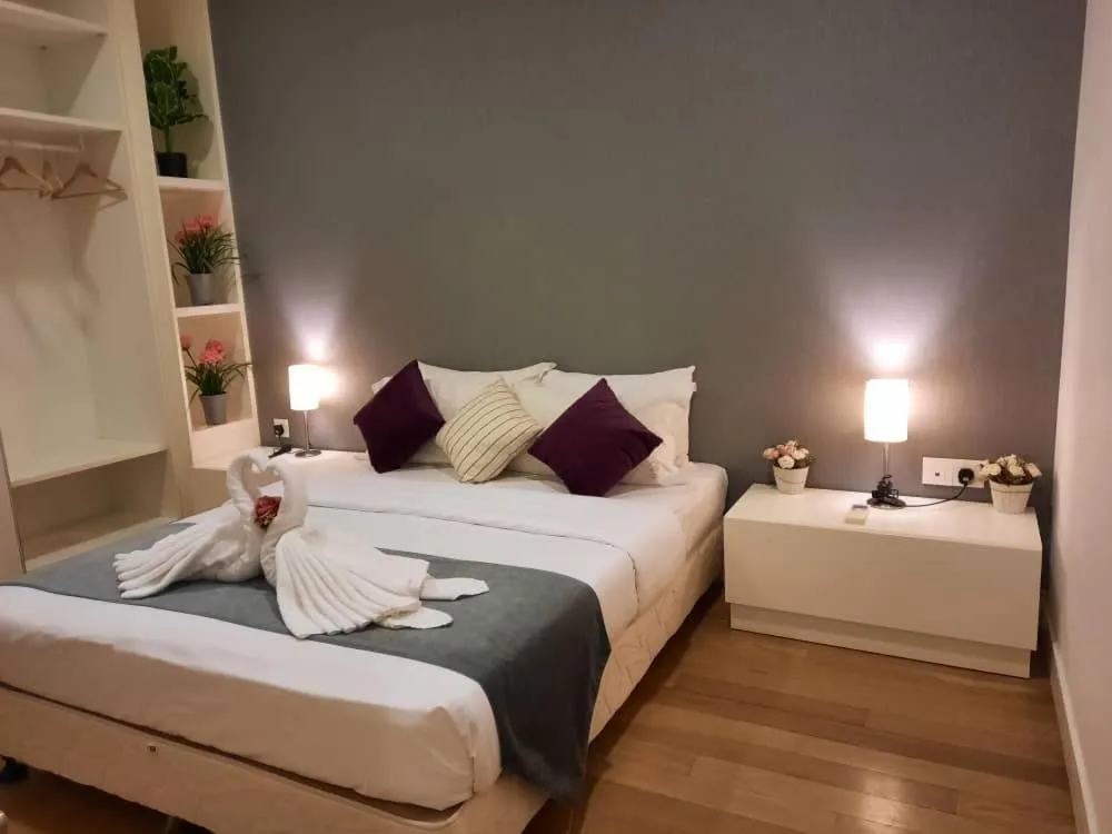 Bed in Platinum Suites Klcc by Star Residence