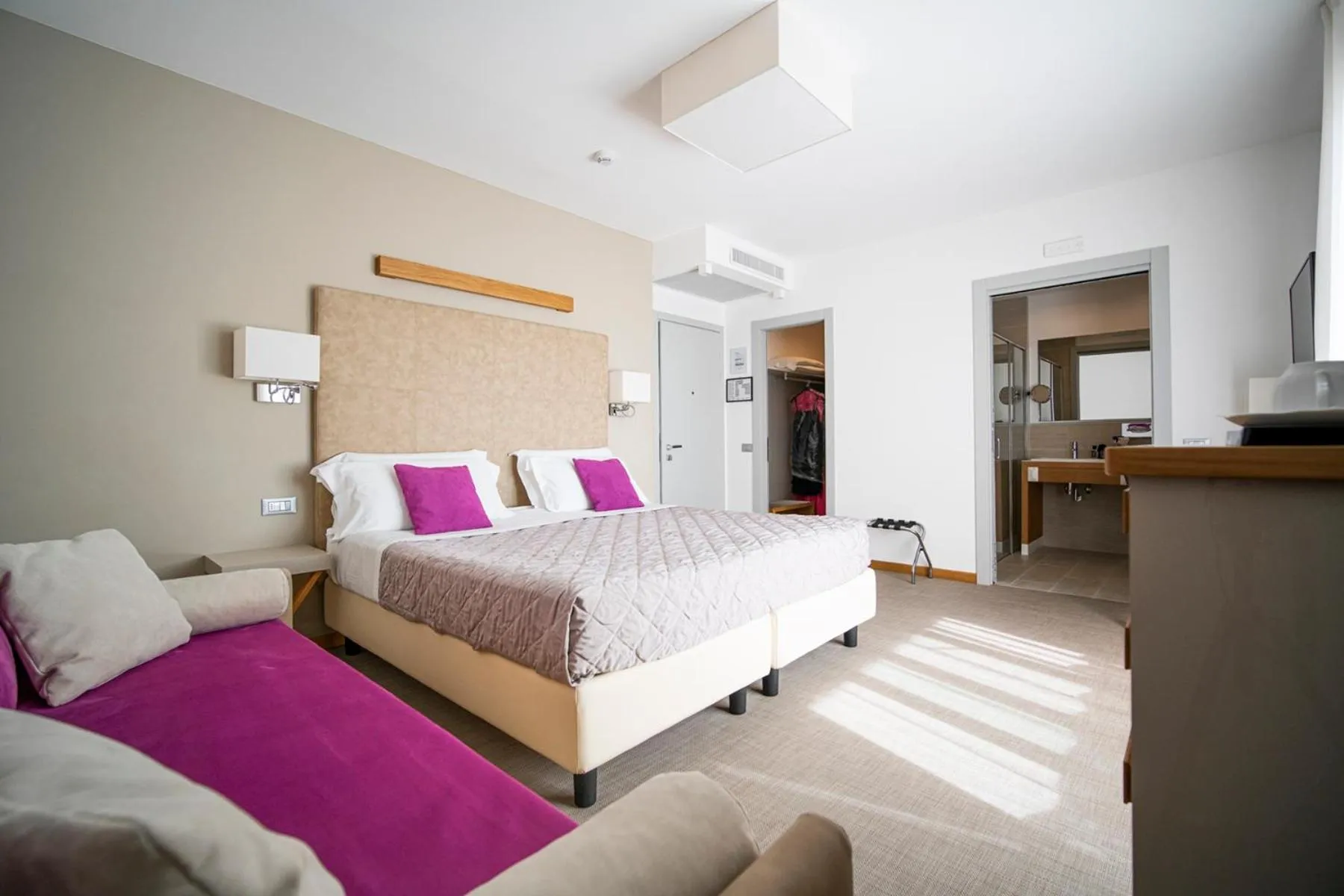 Bedroom, Bed in Hotel Le Soleil