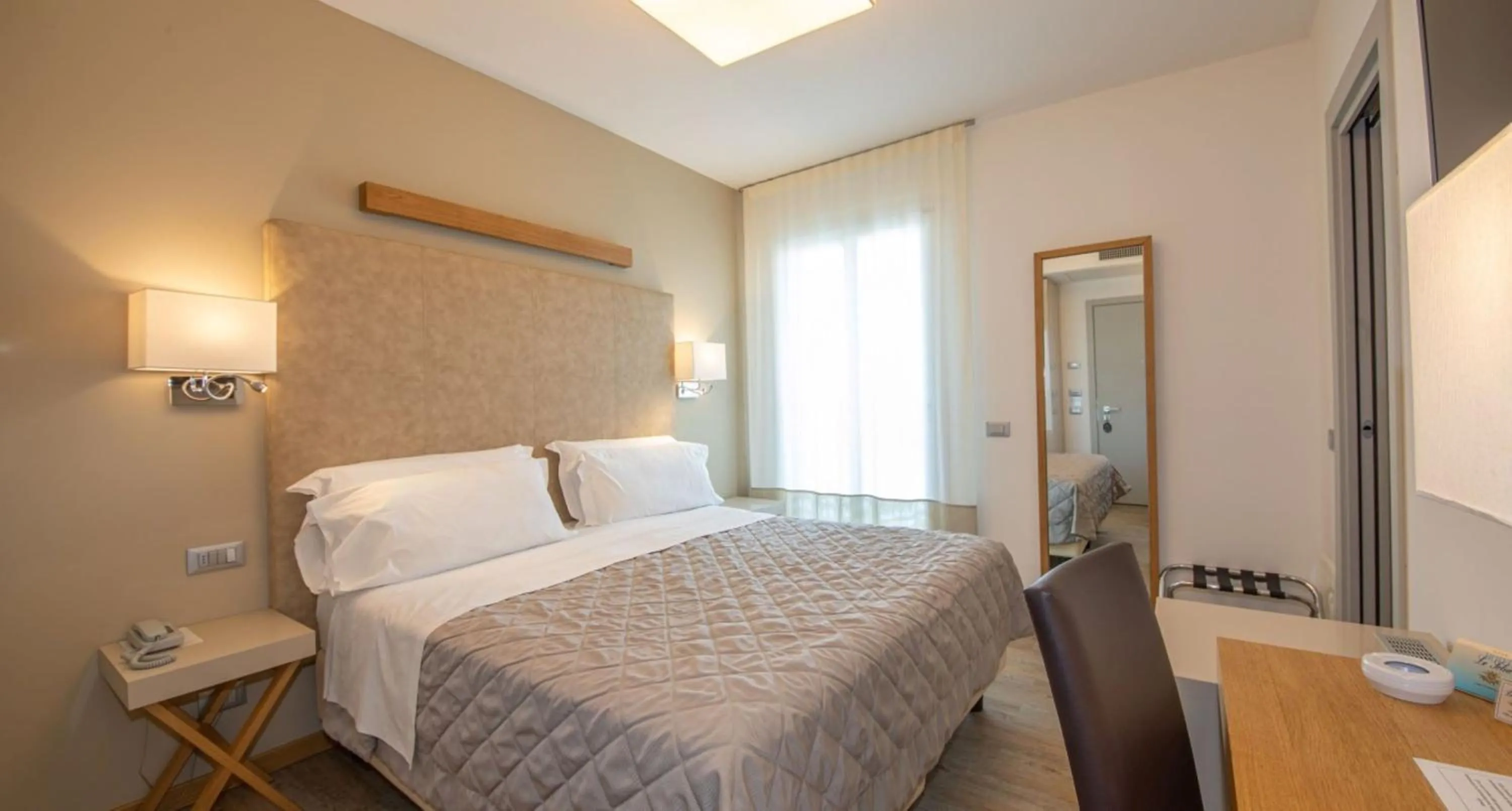 Bedroom, Bed in Hotel Le Soleil