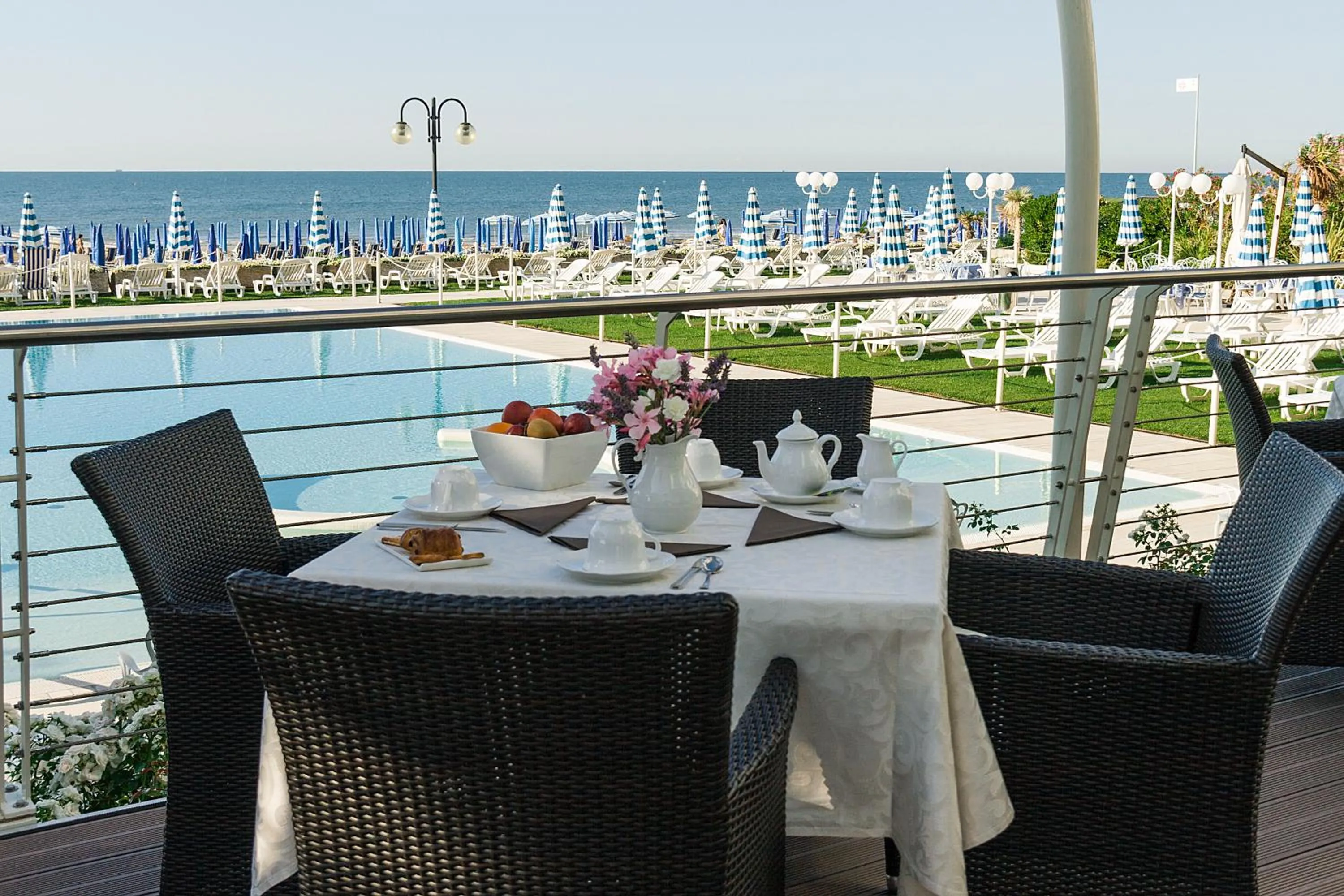 Restaurant/places to eat in Hotel Le Soleil