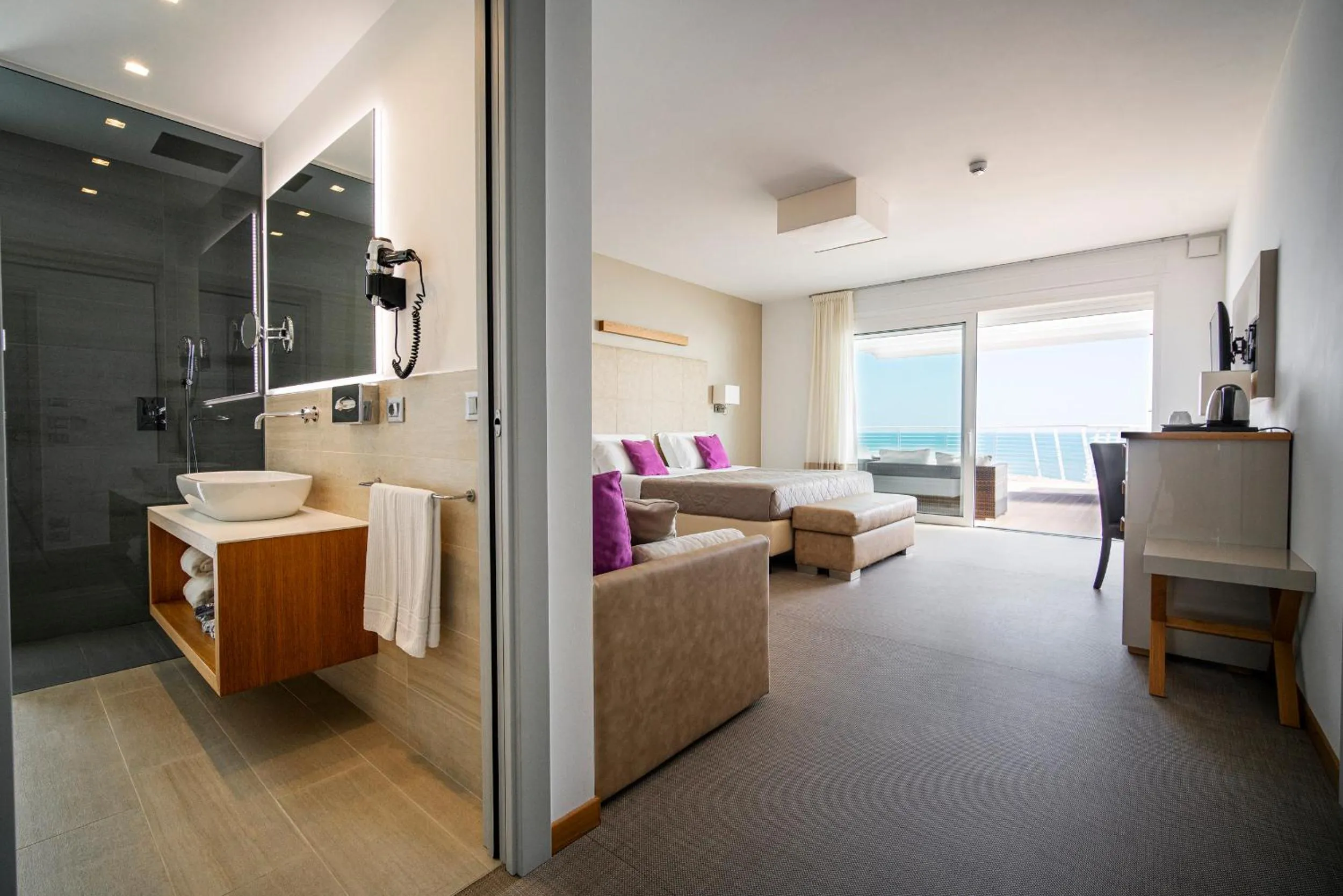 Photo of the whole room, Bed in Hotel Le Soleil