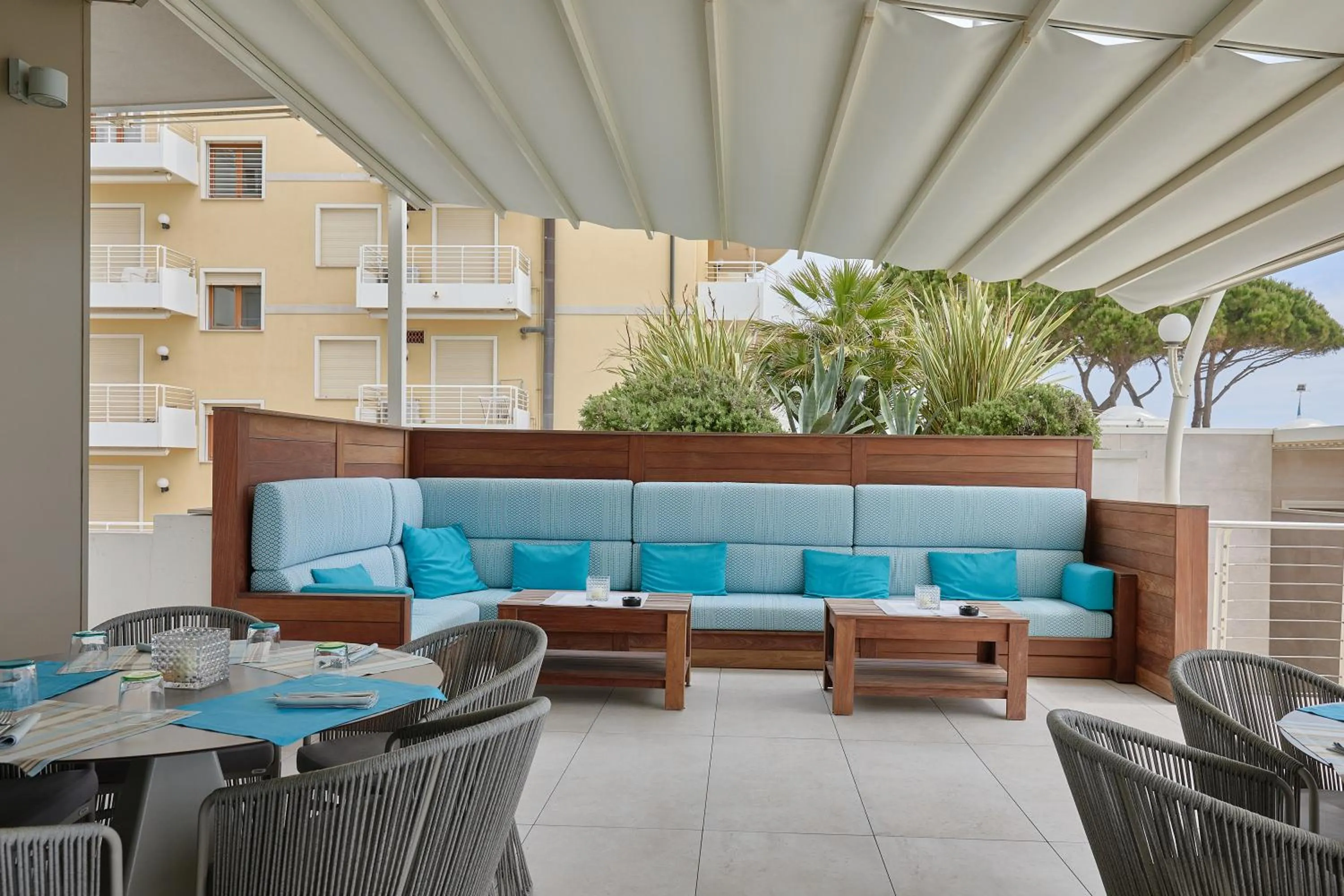 Restaurant/places to eat in Hotel Le Soleil