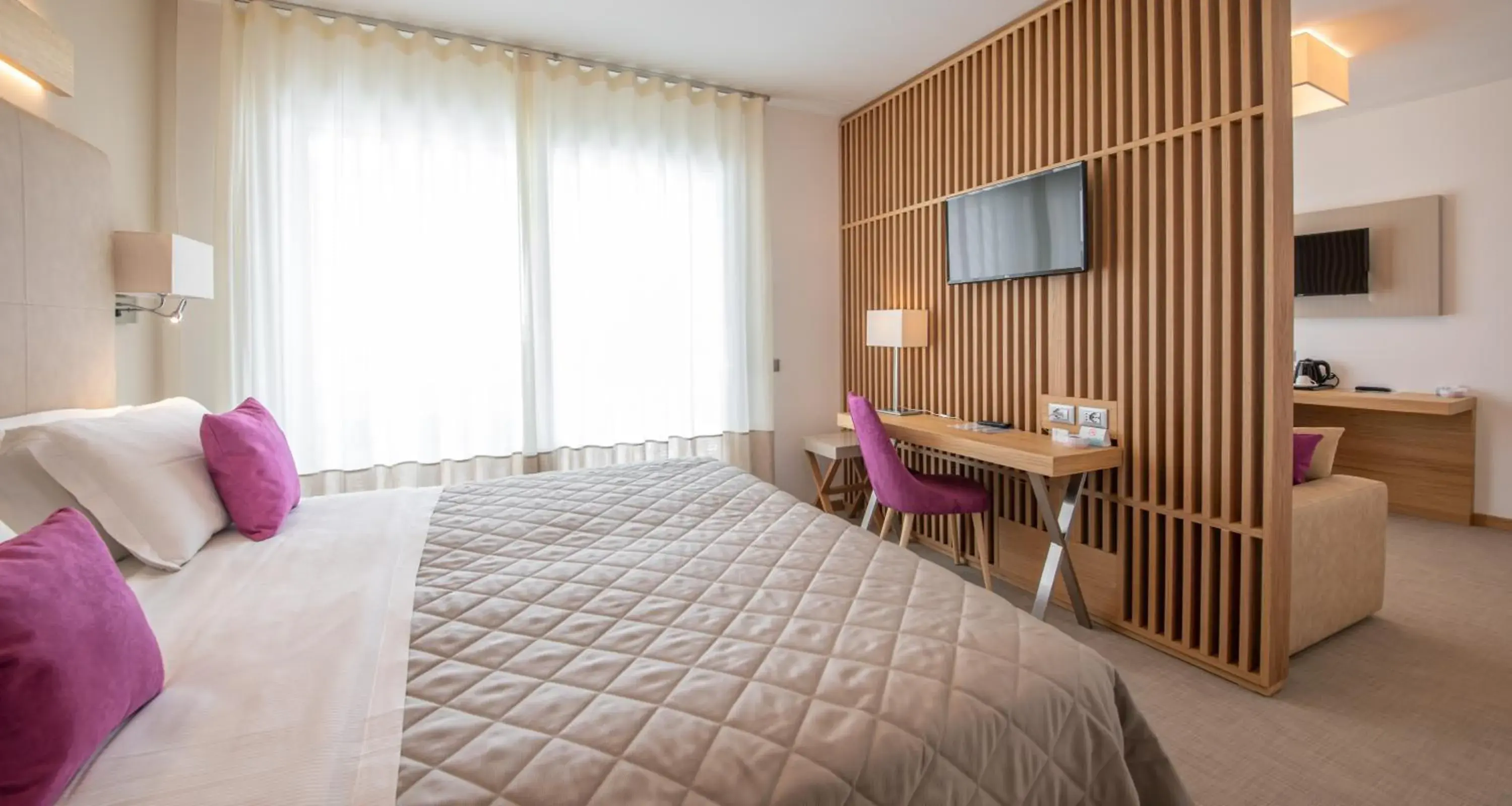 Queen Room with Spa Bath in Hotel Le Soleil Queen Room with Spa Bath in Hotel Le Soleil