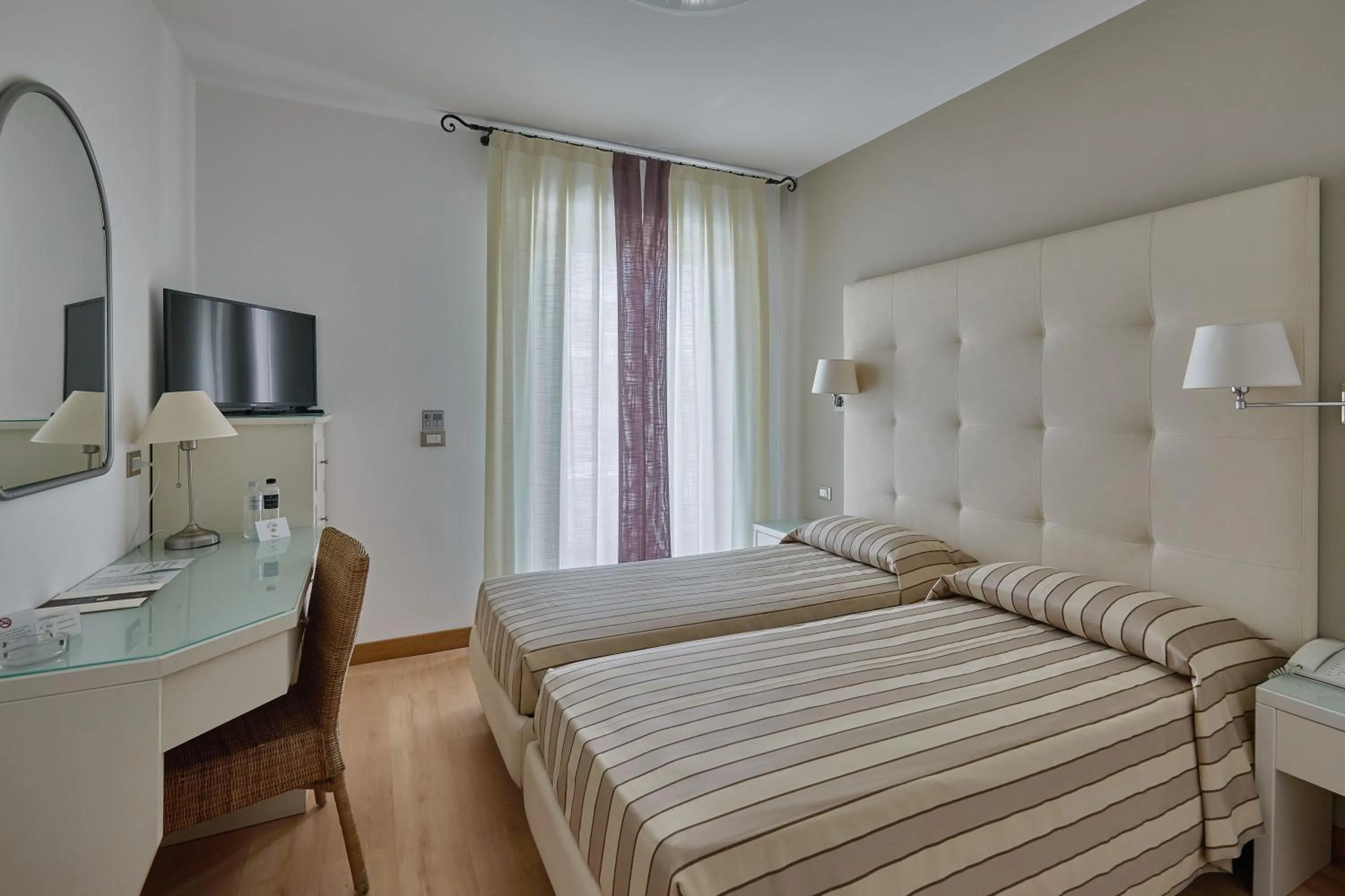 Bedroom, Bed in Hotel Le Soleil