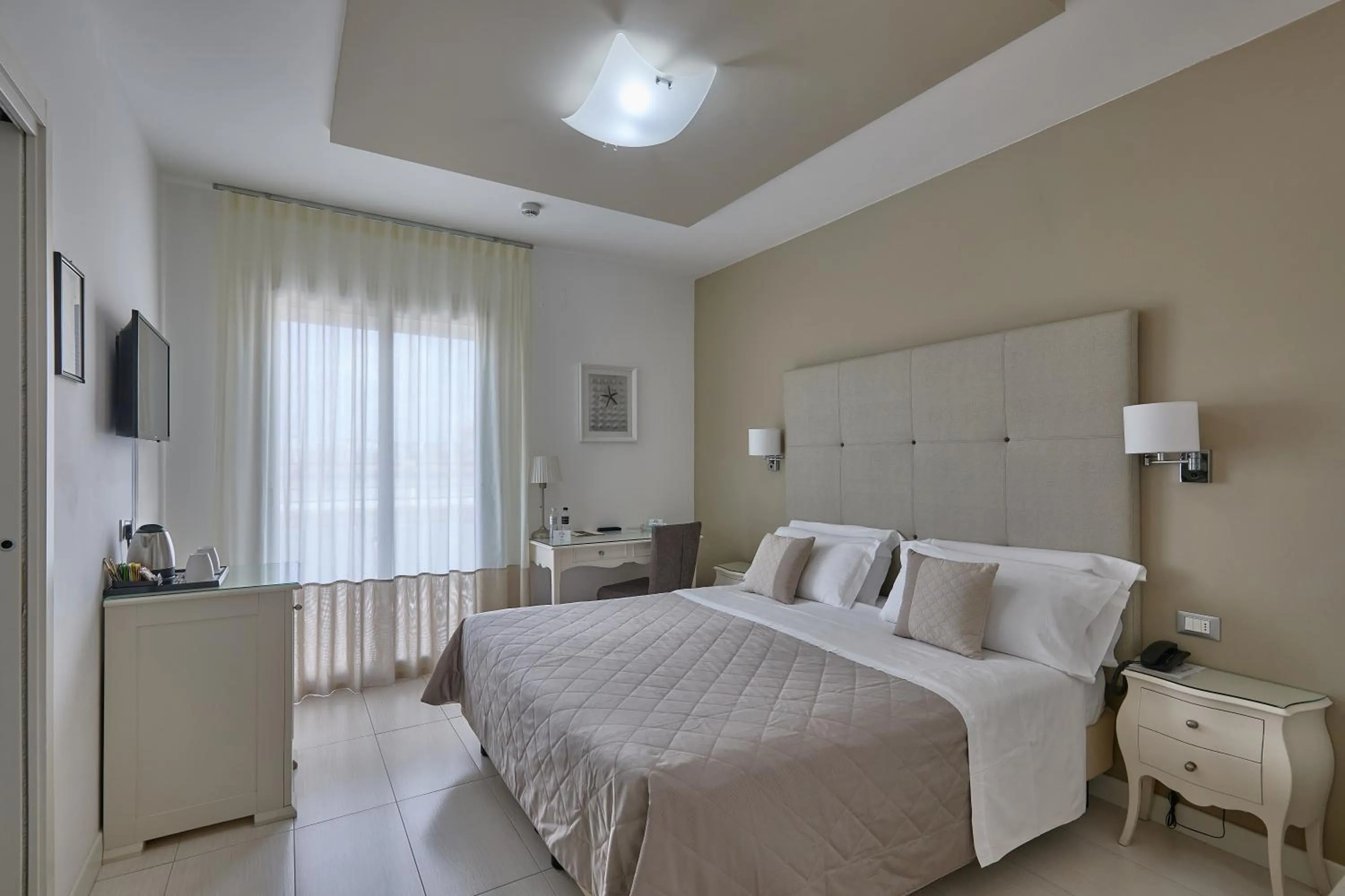 Bedroom, Bed in Hotel Le Soleil