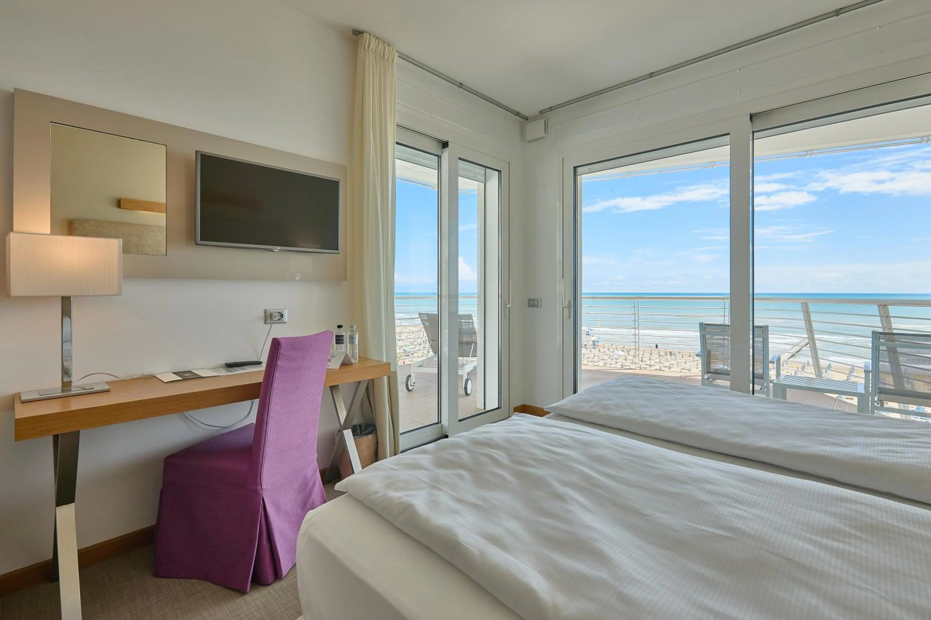 View (from property/room), Bed in Hotel Le Soleil