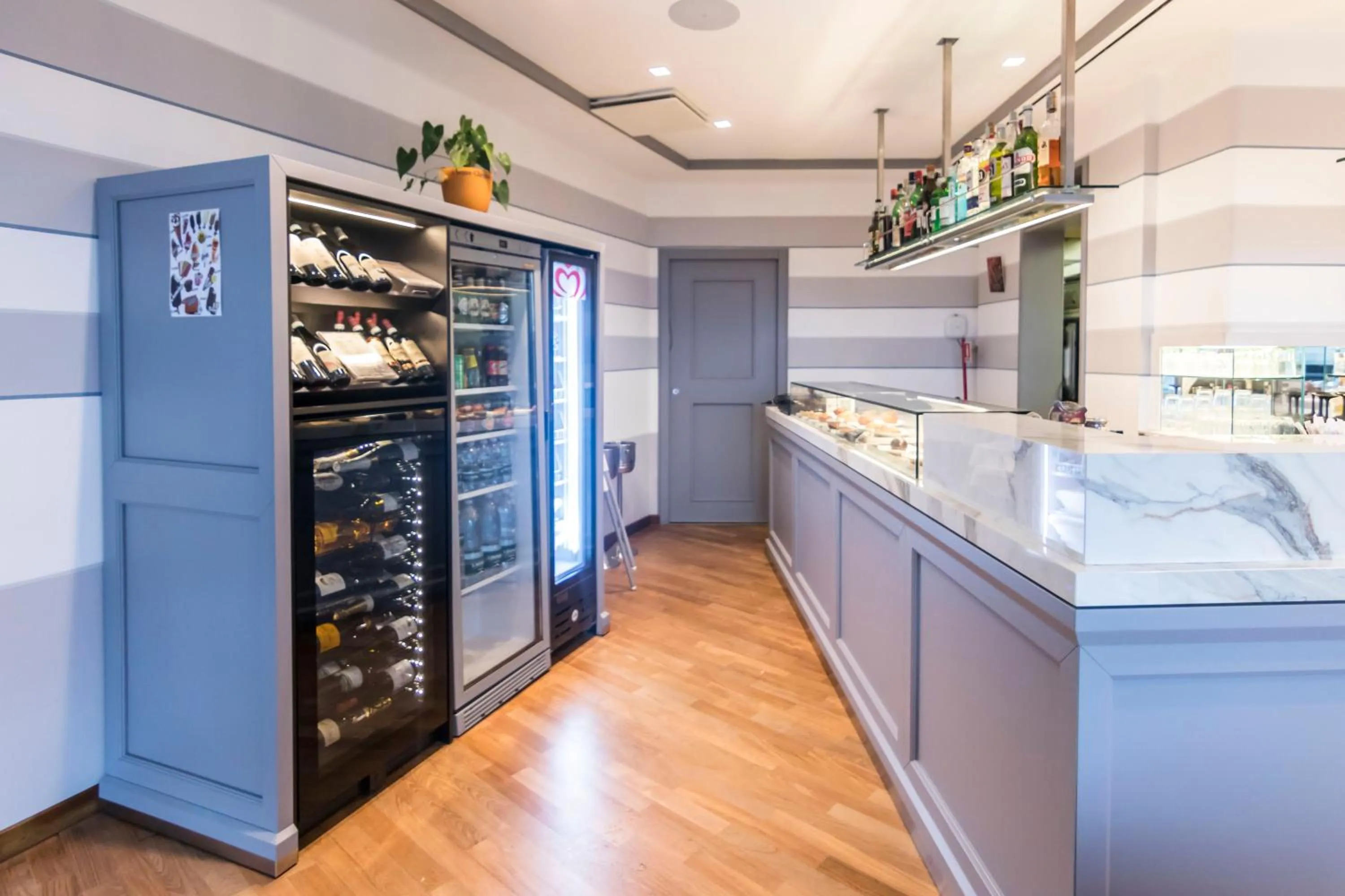 Restaurant/places to eat in Hotel Laurin